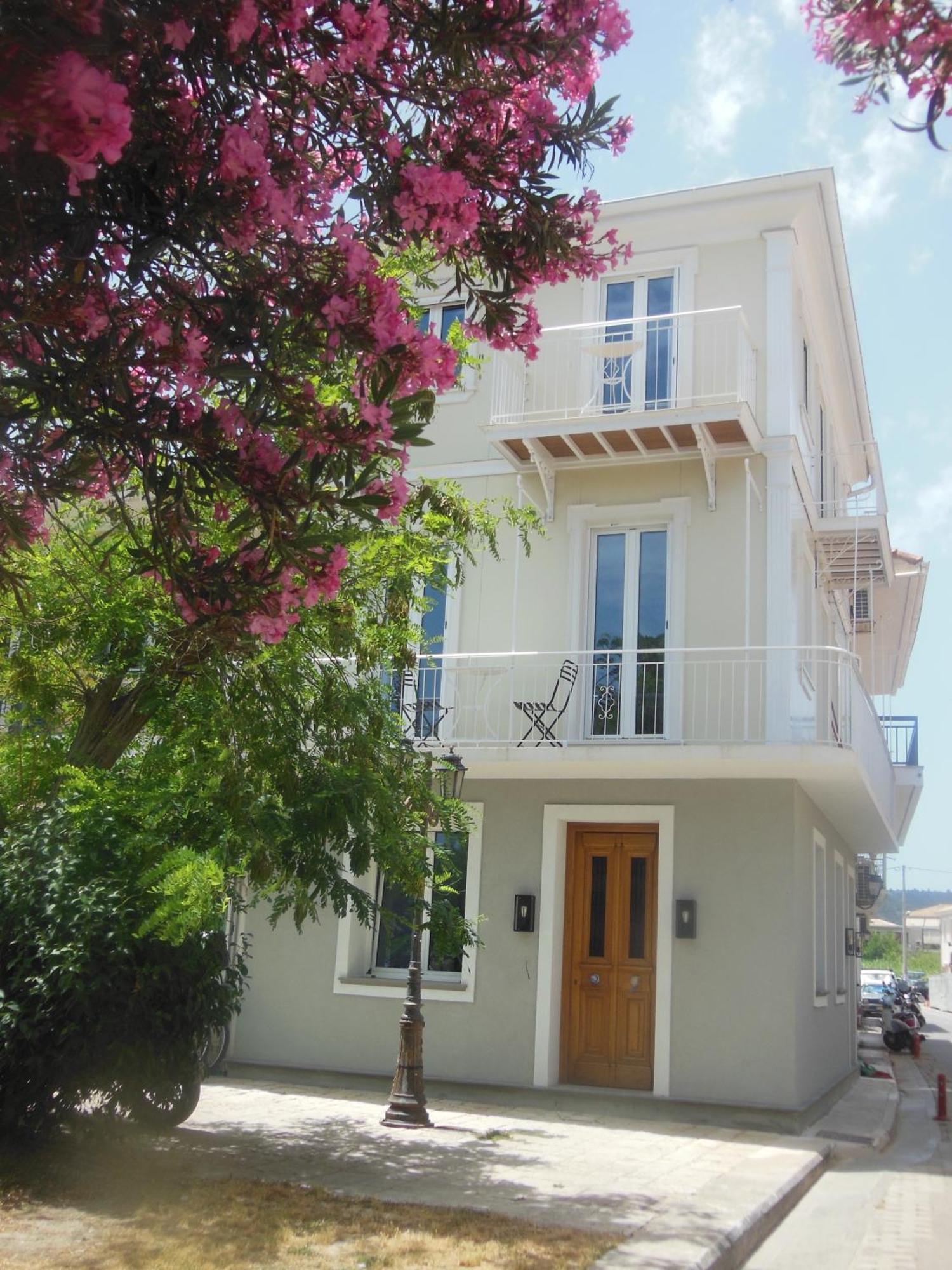 Verani Lefkas Town
