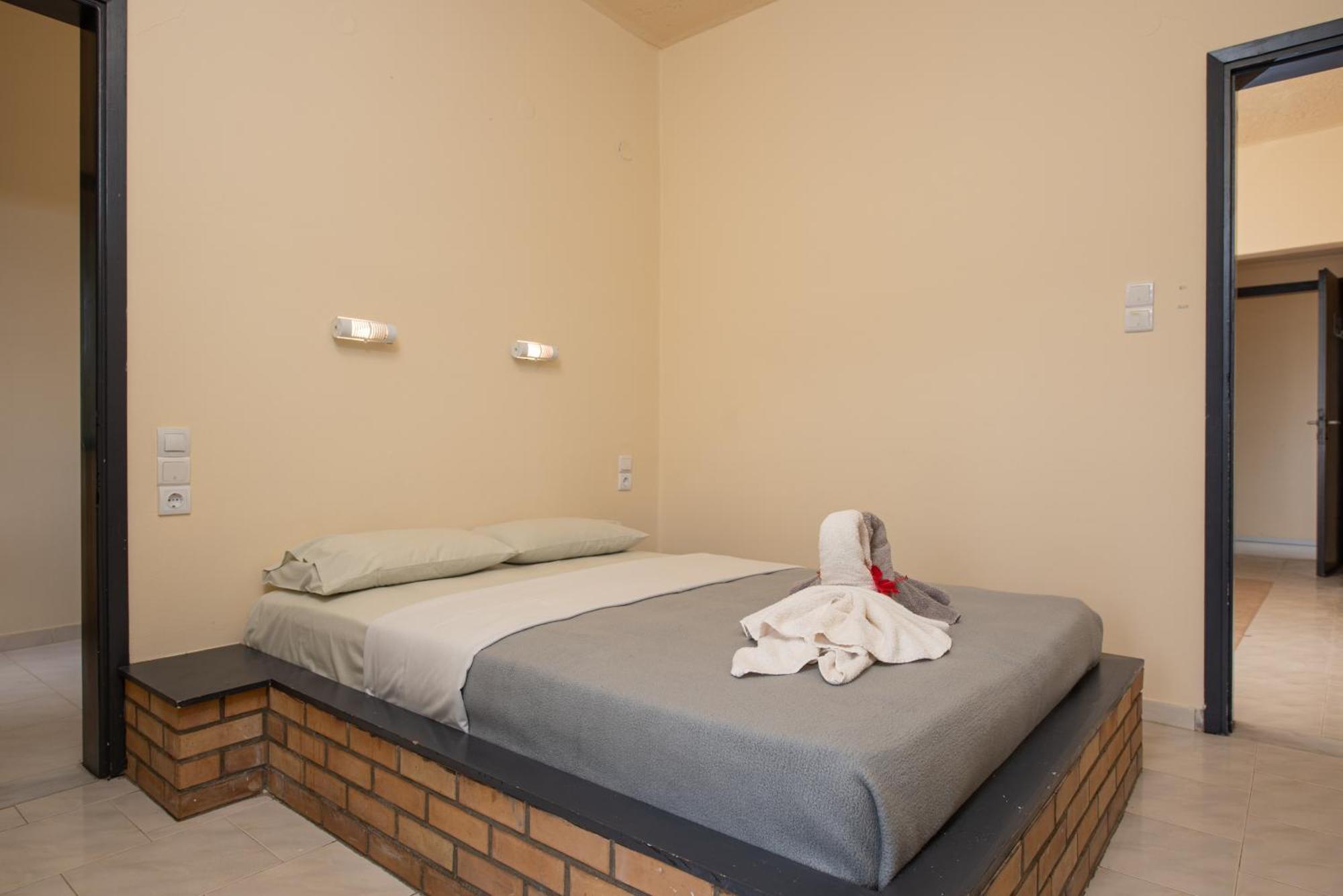 And Xenophon Apartment