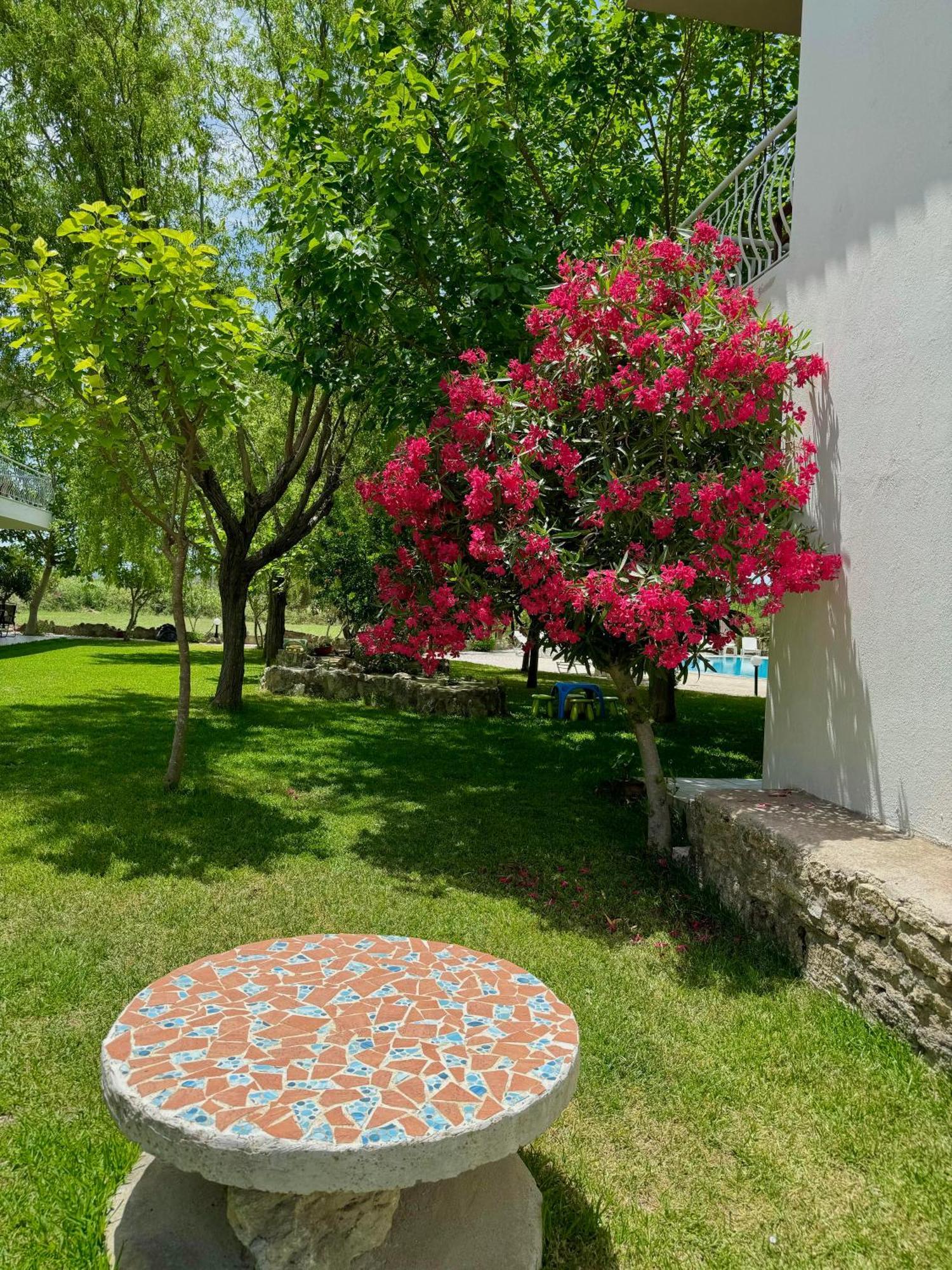 Dafnes Guest house Fourka
