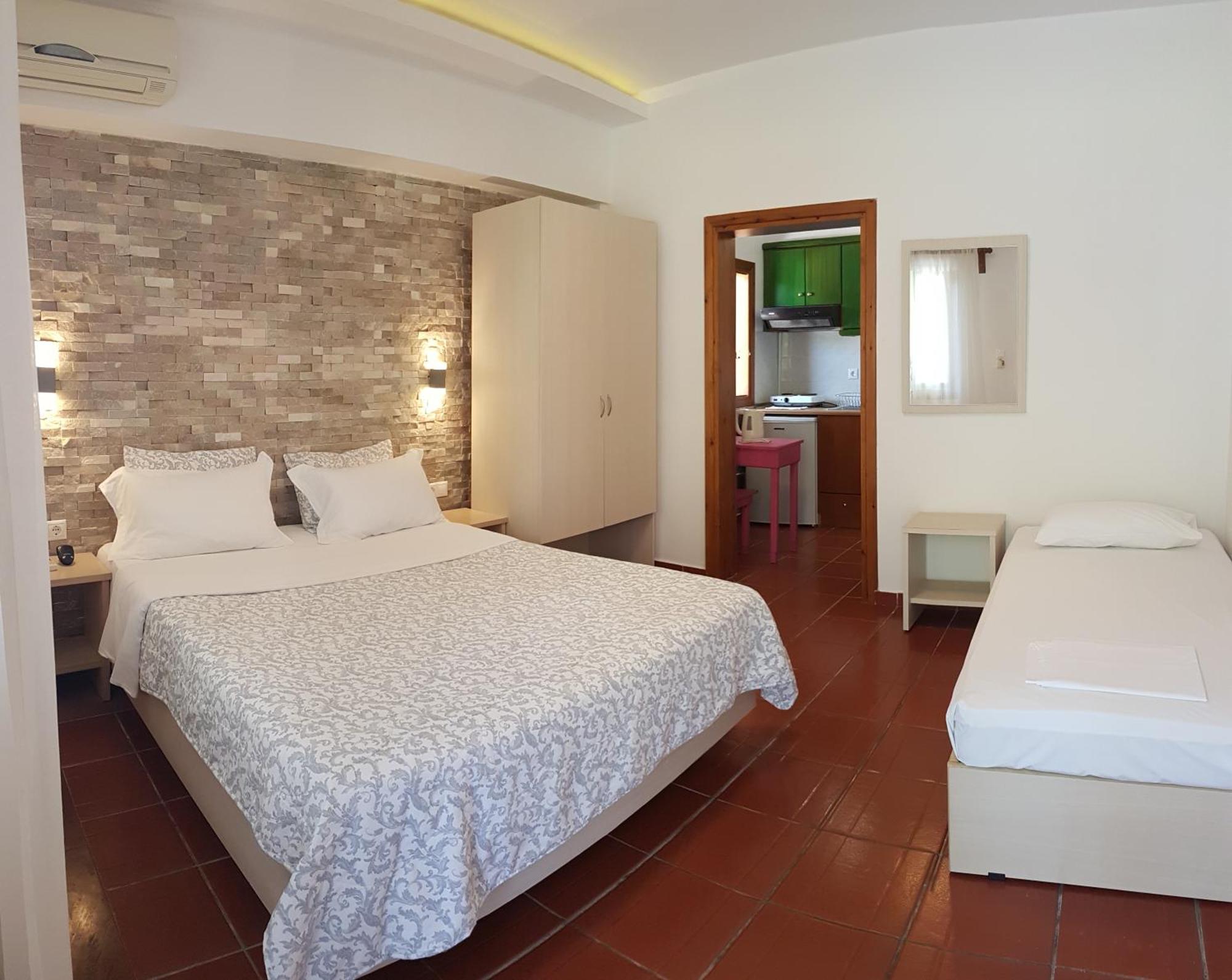 Aparthotel Efrosini & 2*