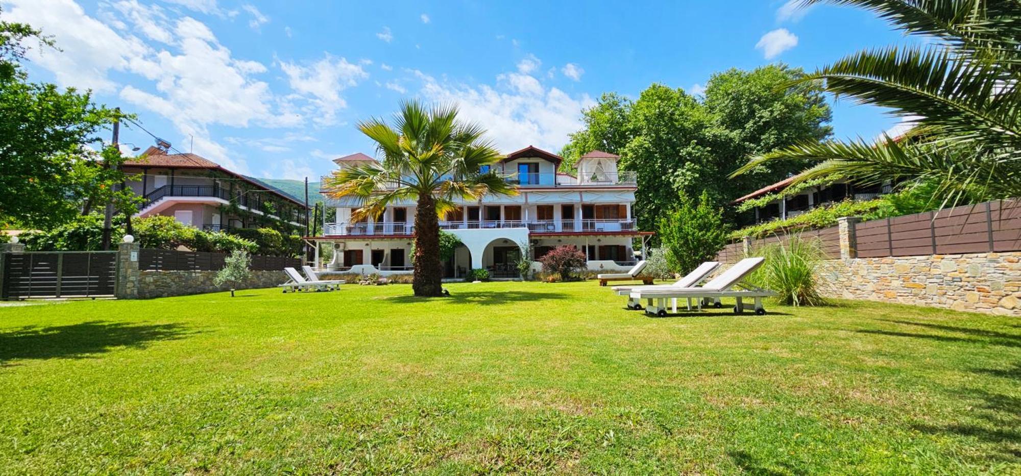 Aparthotel Efrosini &