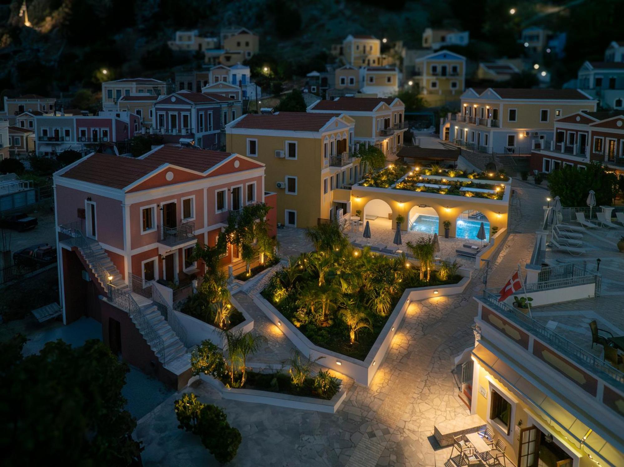 Opera House Aparthotel 4*