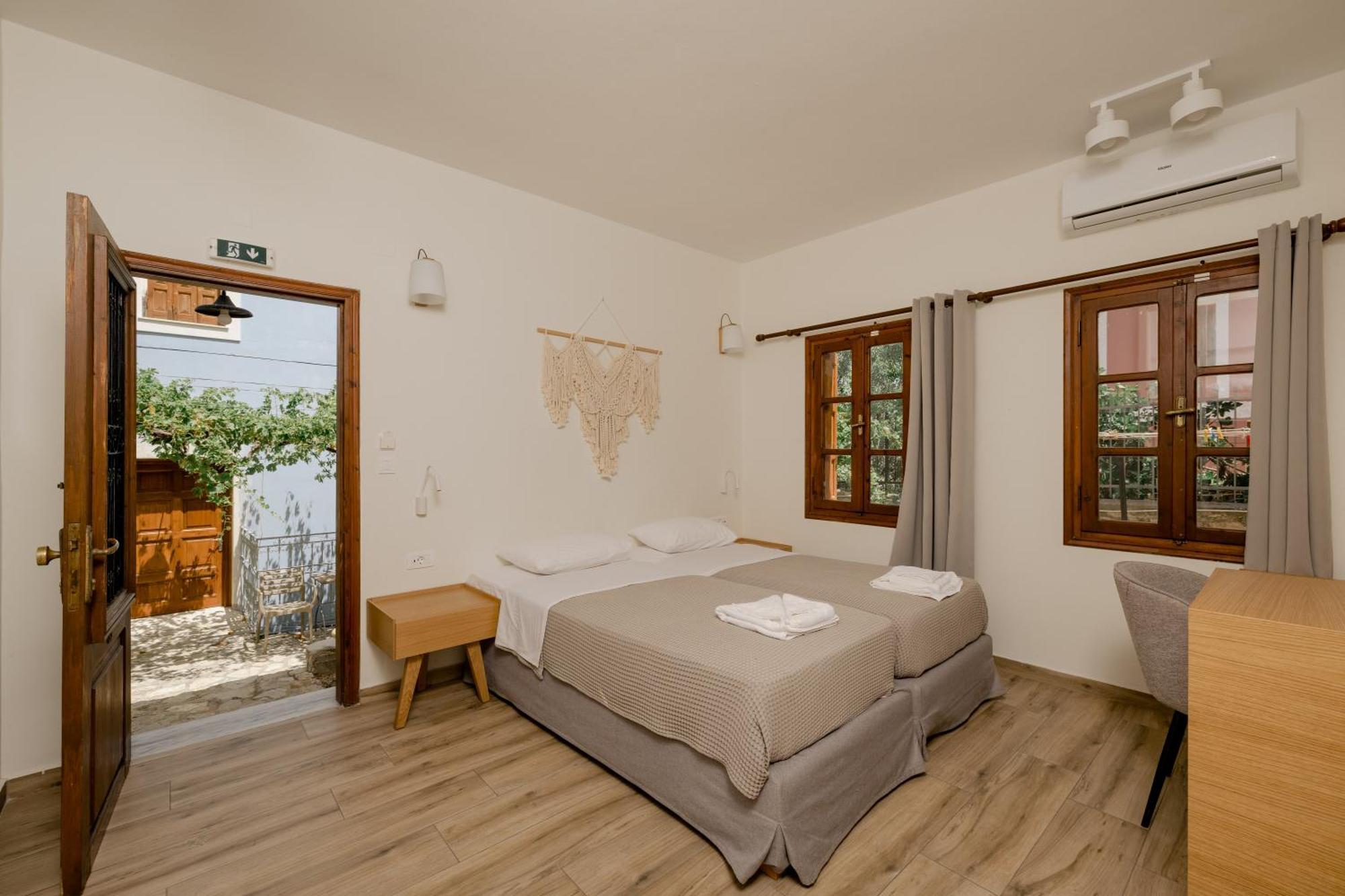 Opera House Aparthotel 4*