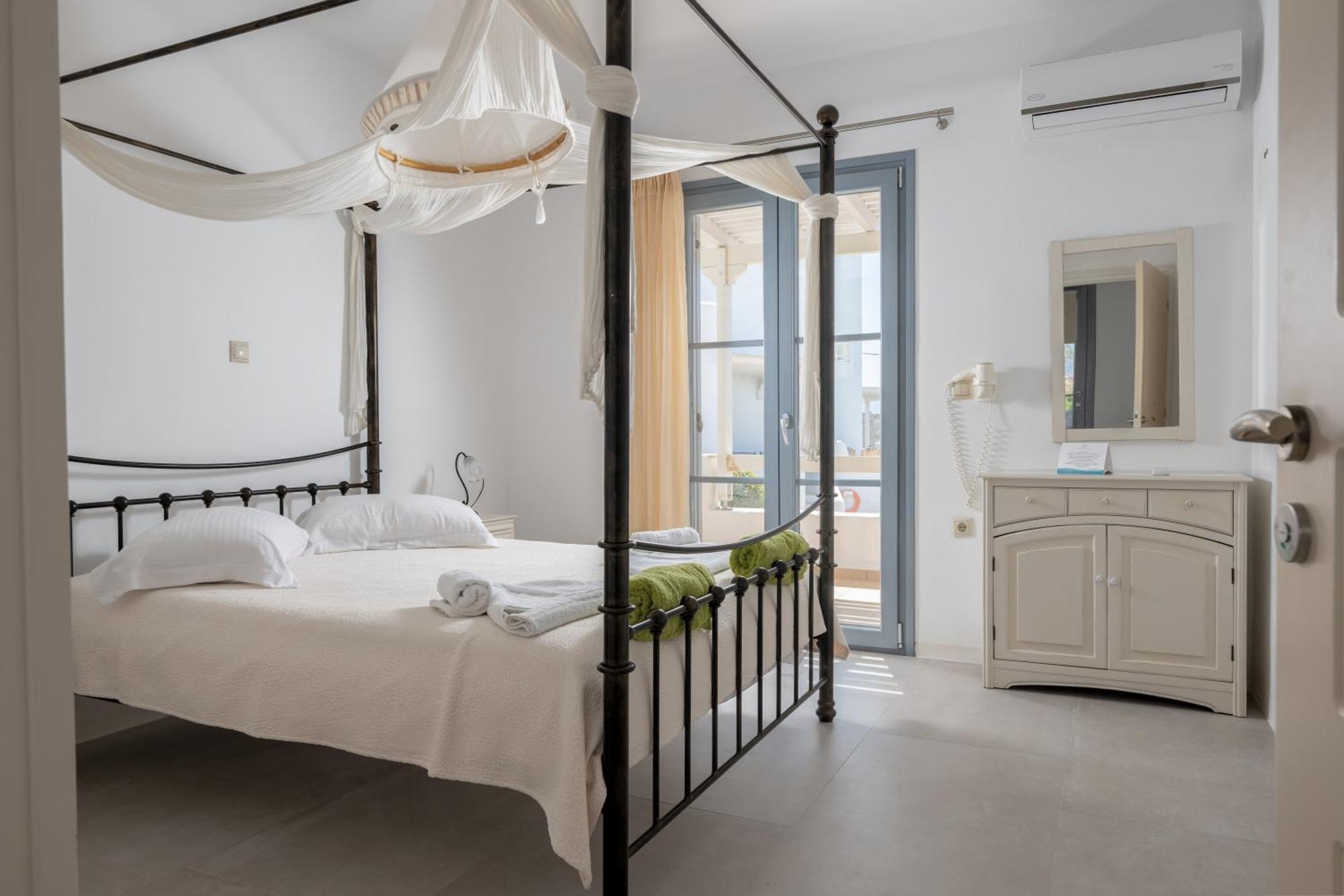 Iliada Villas 3*