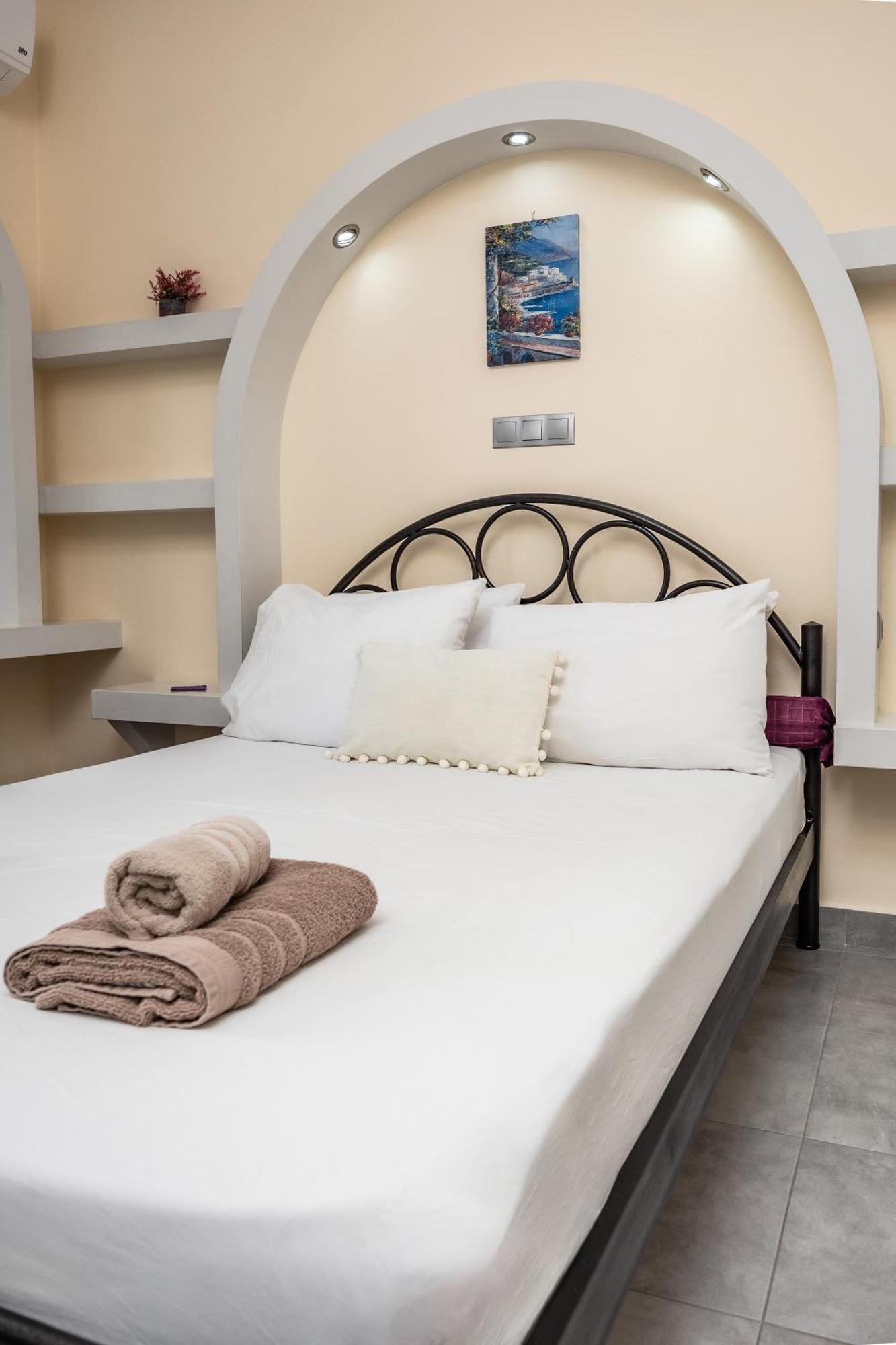Aparthotel Lefkes Naxos City