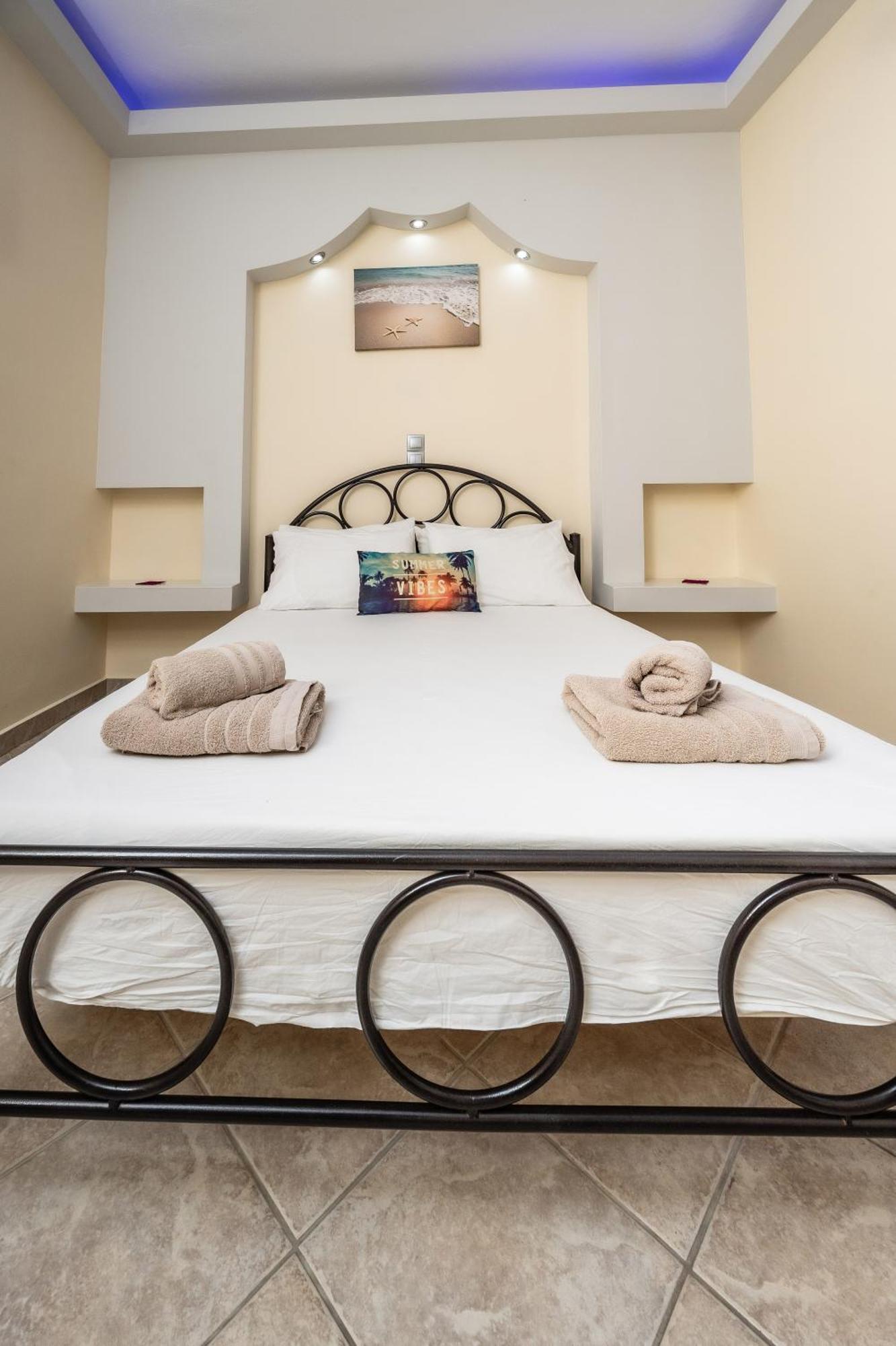 Lefkes Aparthotel Naxos City