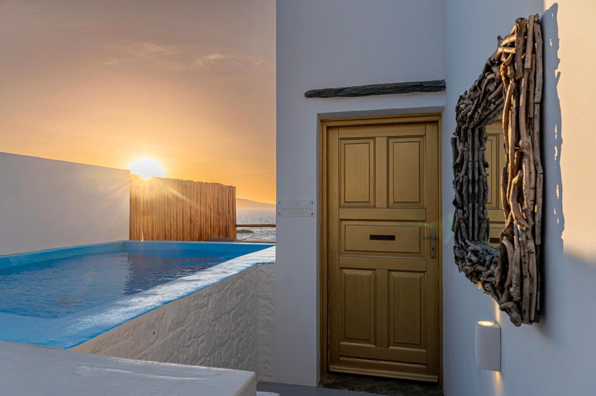 Onar & Karavostasis (Folegandros)
