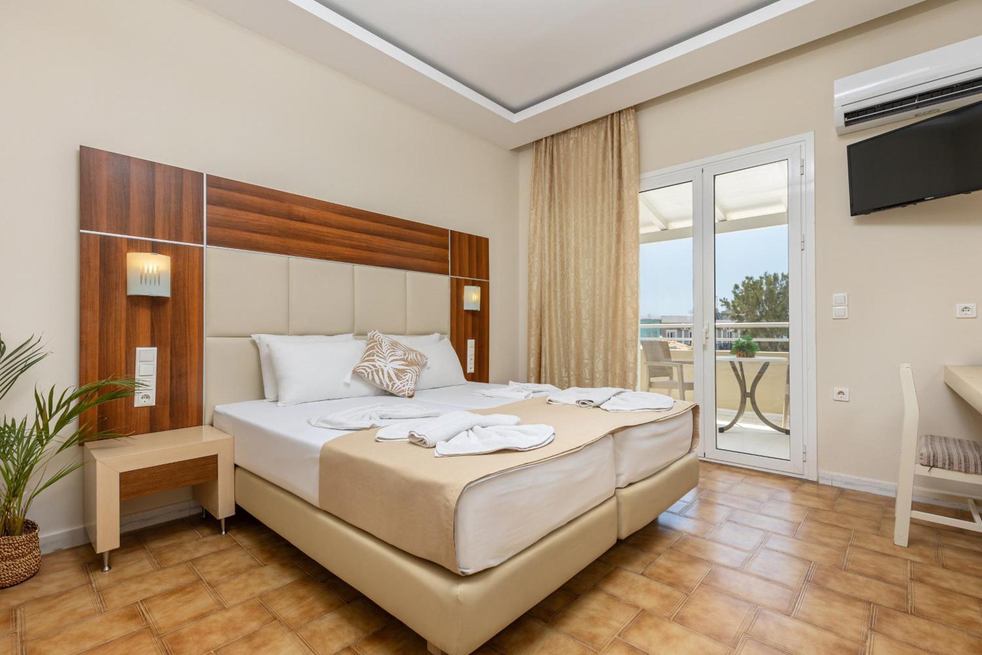 Esperia Hotel 3*