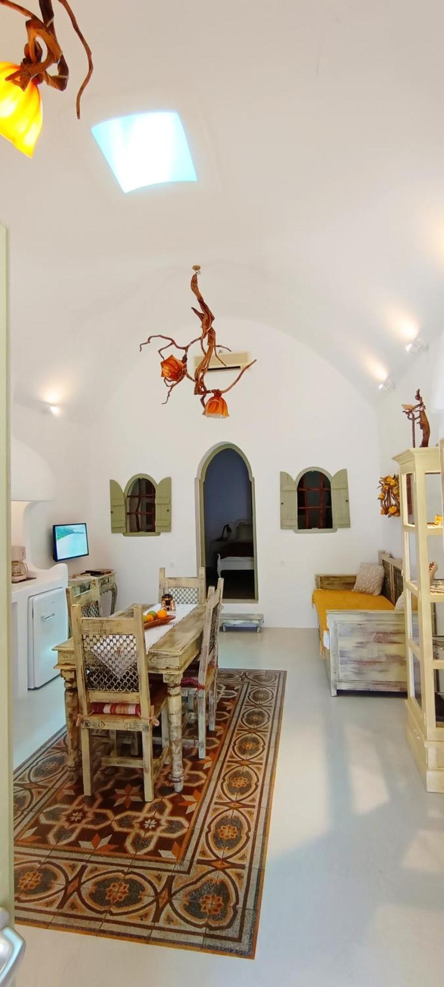 Aliori Art Caves Guest house Aegiali