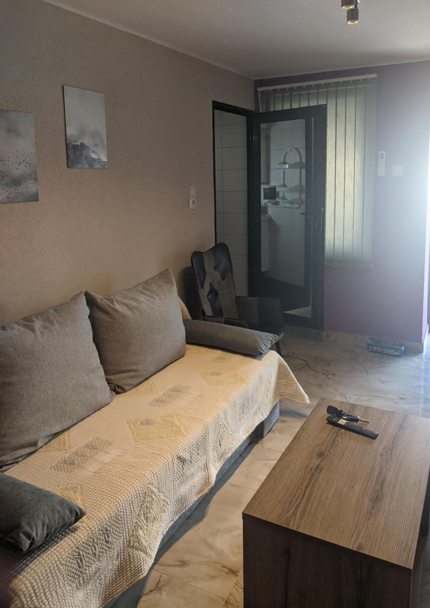 Emanuela Sunnyside Apartment