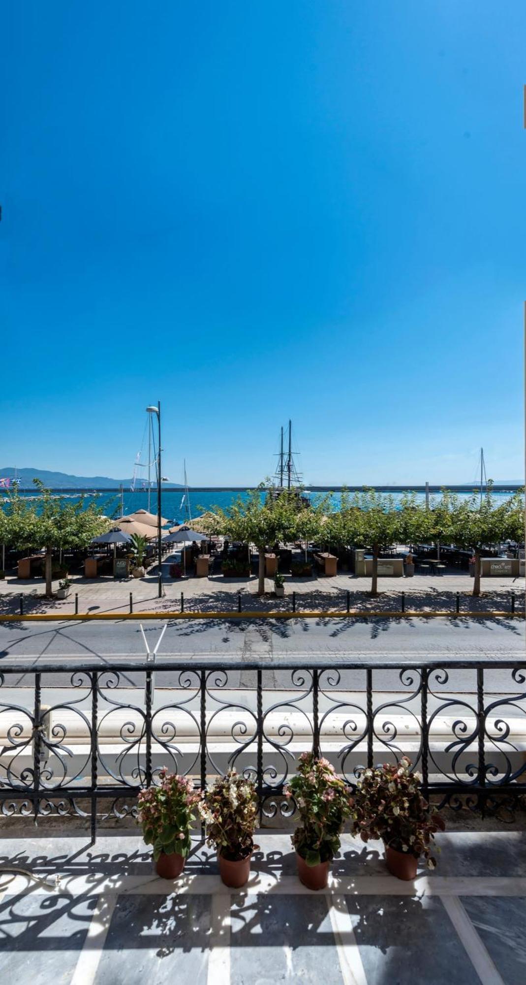 Aigli Seafront Loft-bespoke Design Gem Holiday home *