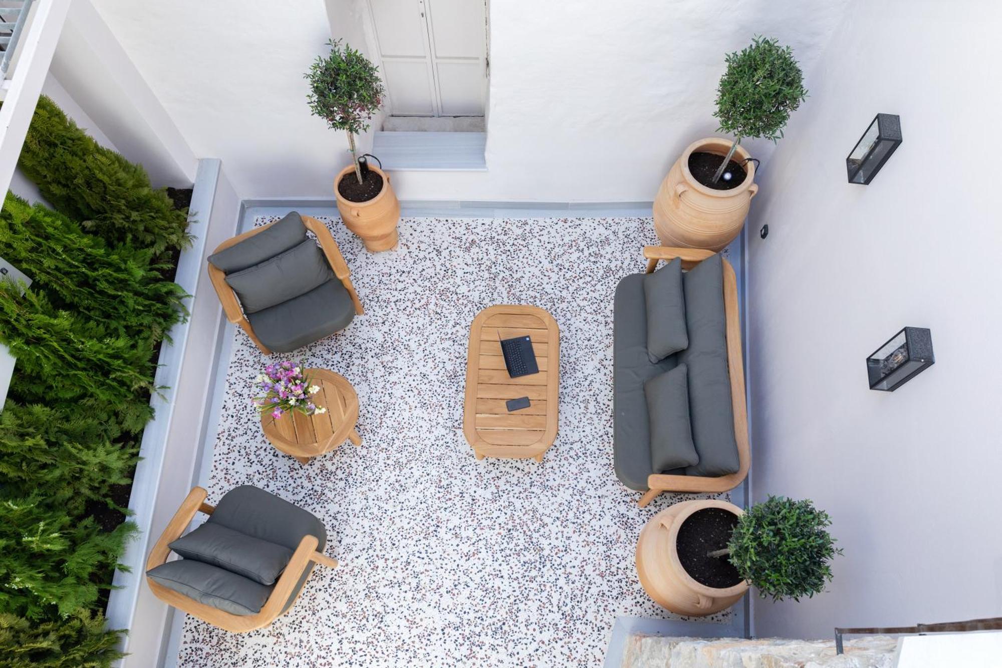 Agora Aparthotel