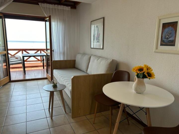 Thalassa-seafront Family Apartment