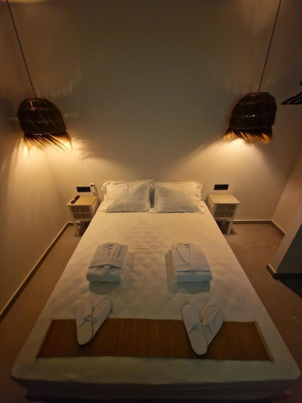 Pine Trees Art Aparthotel