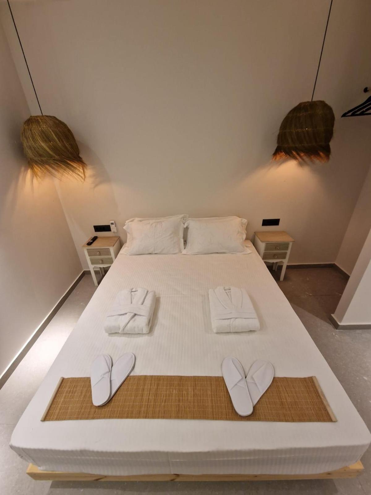 Pine Trees Art Aparthotel