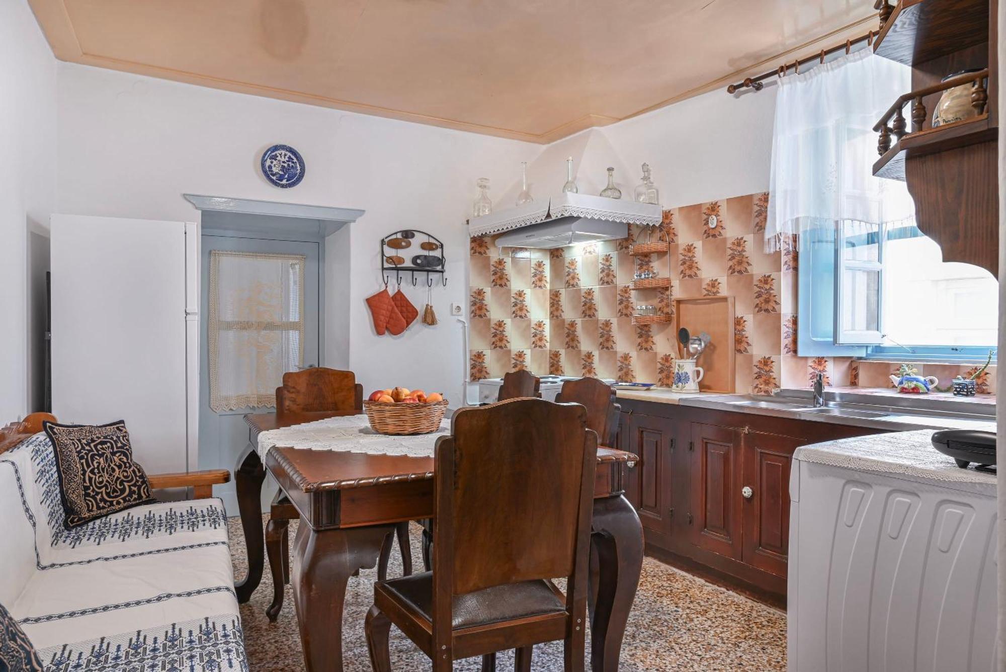 Anoi Traditional House Architectural Charm Holiday home