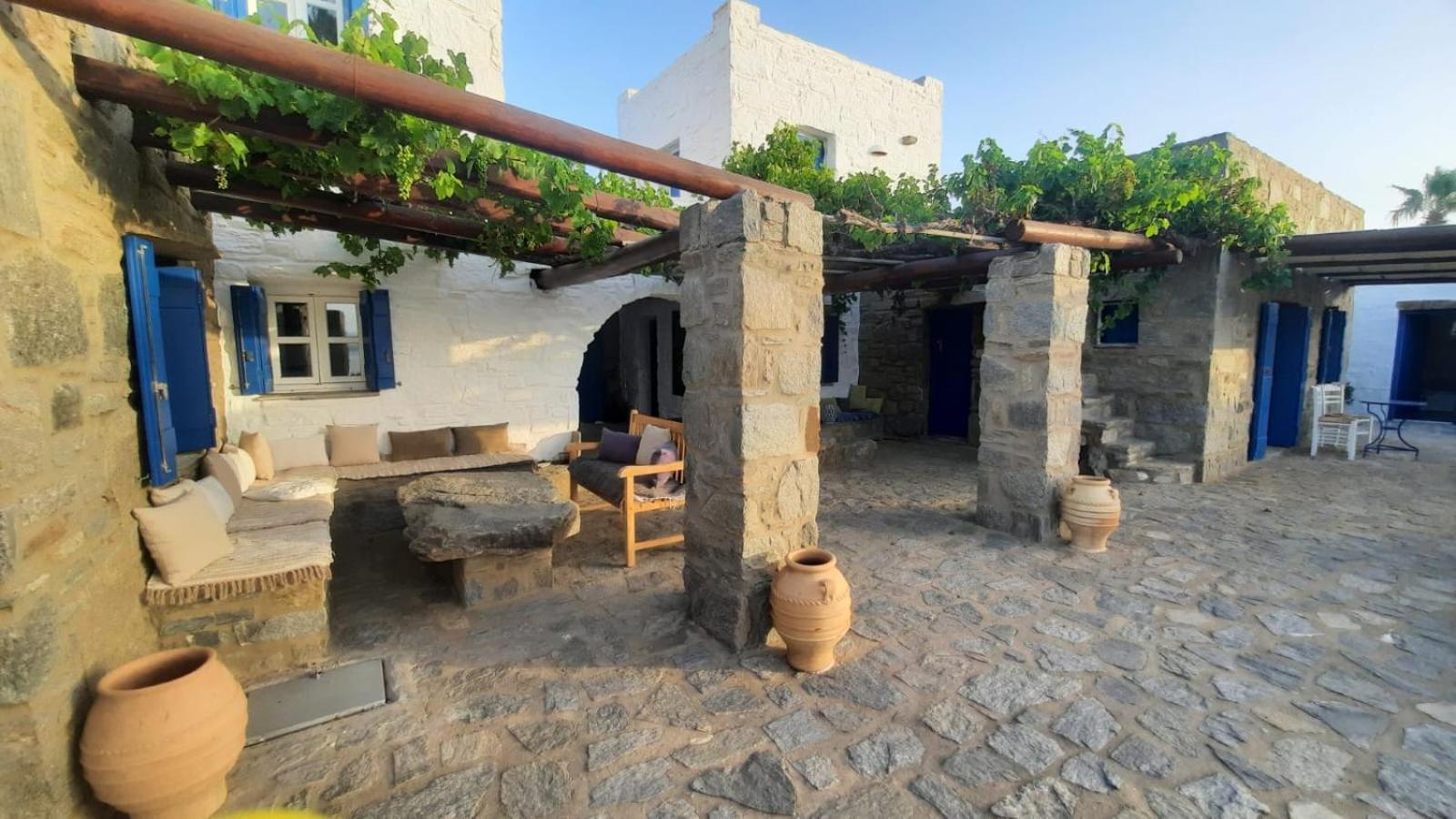 Antinaxos Villa *