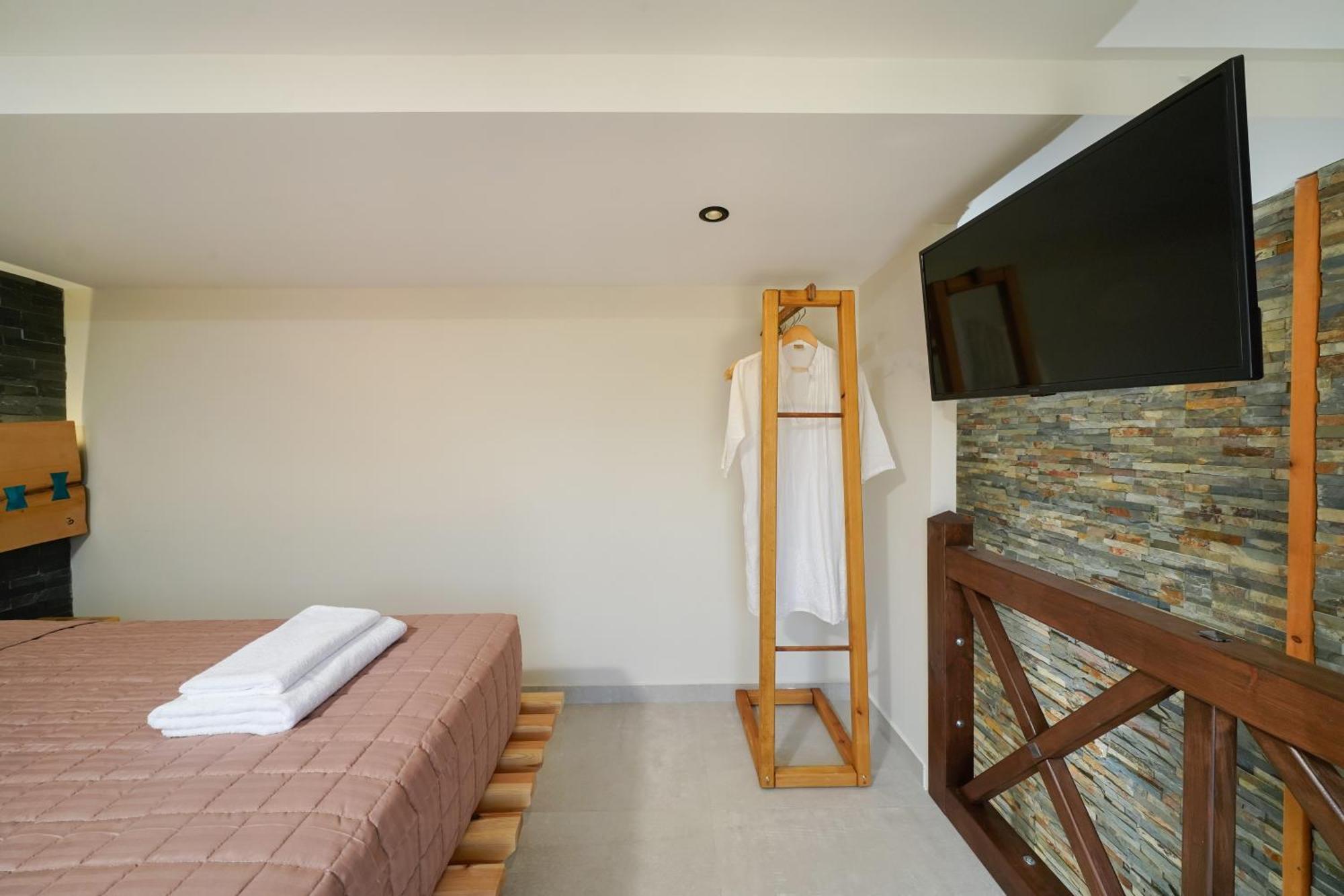 5 By Gd Limenas (Thasos)