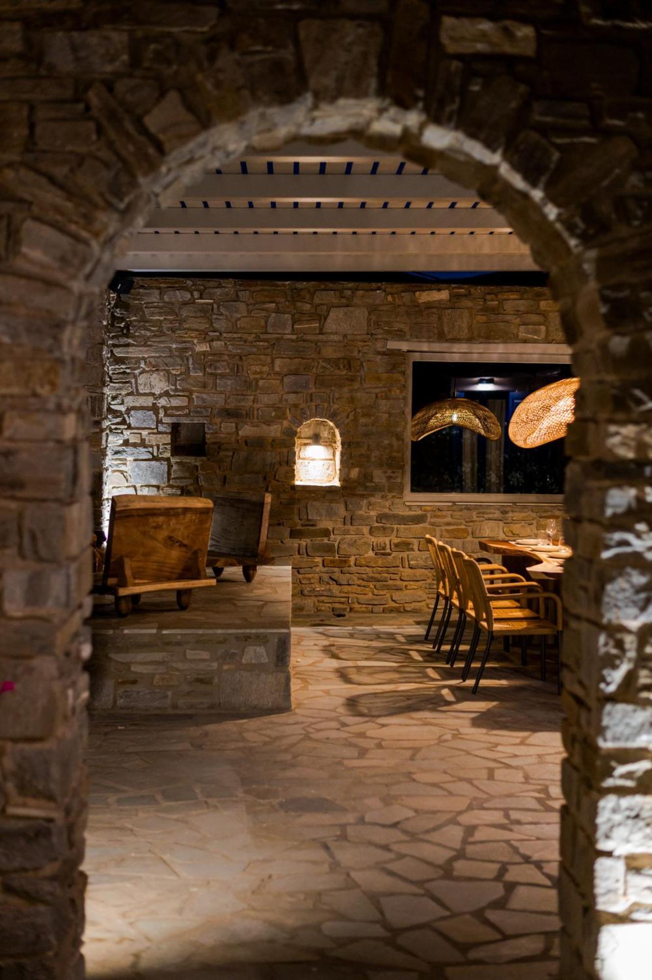 Ohana Paros *
