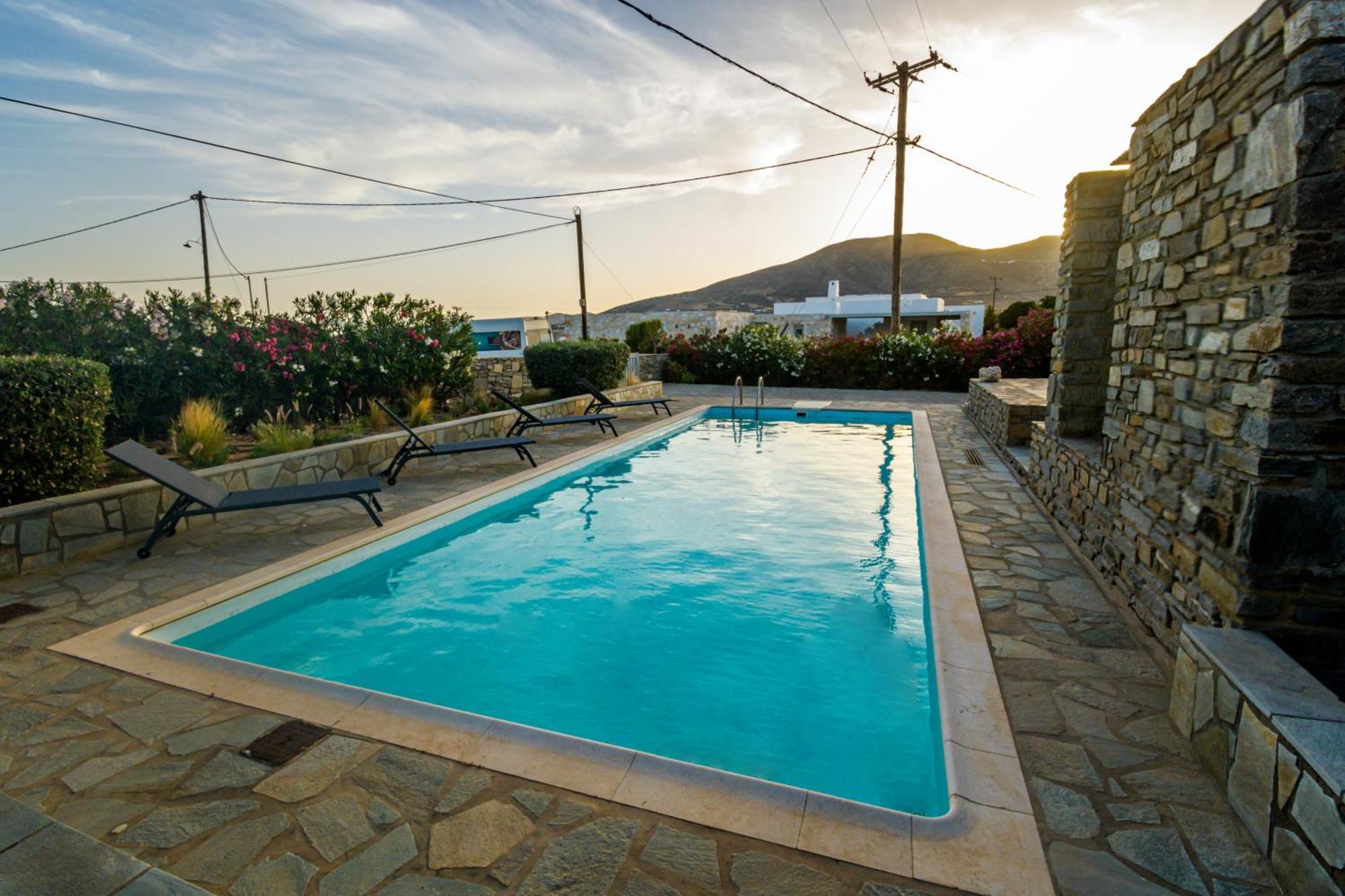 Ohana Paros * Chrisi Akti (Paros)