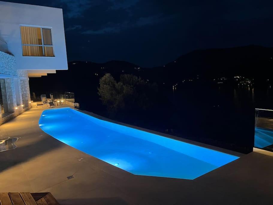 Infinia, Lefkada