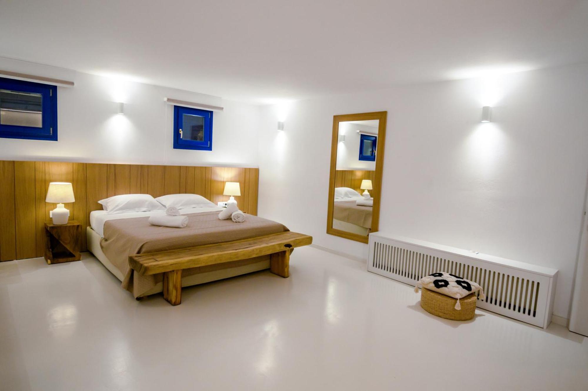 Ohana Paros * Chrisi Akti (Paros)