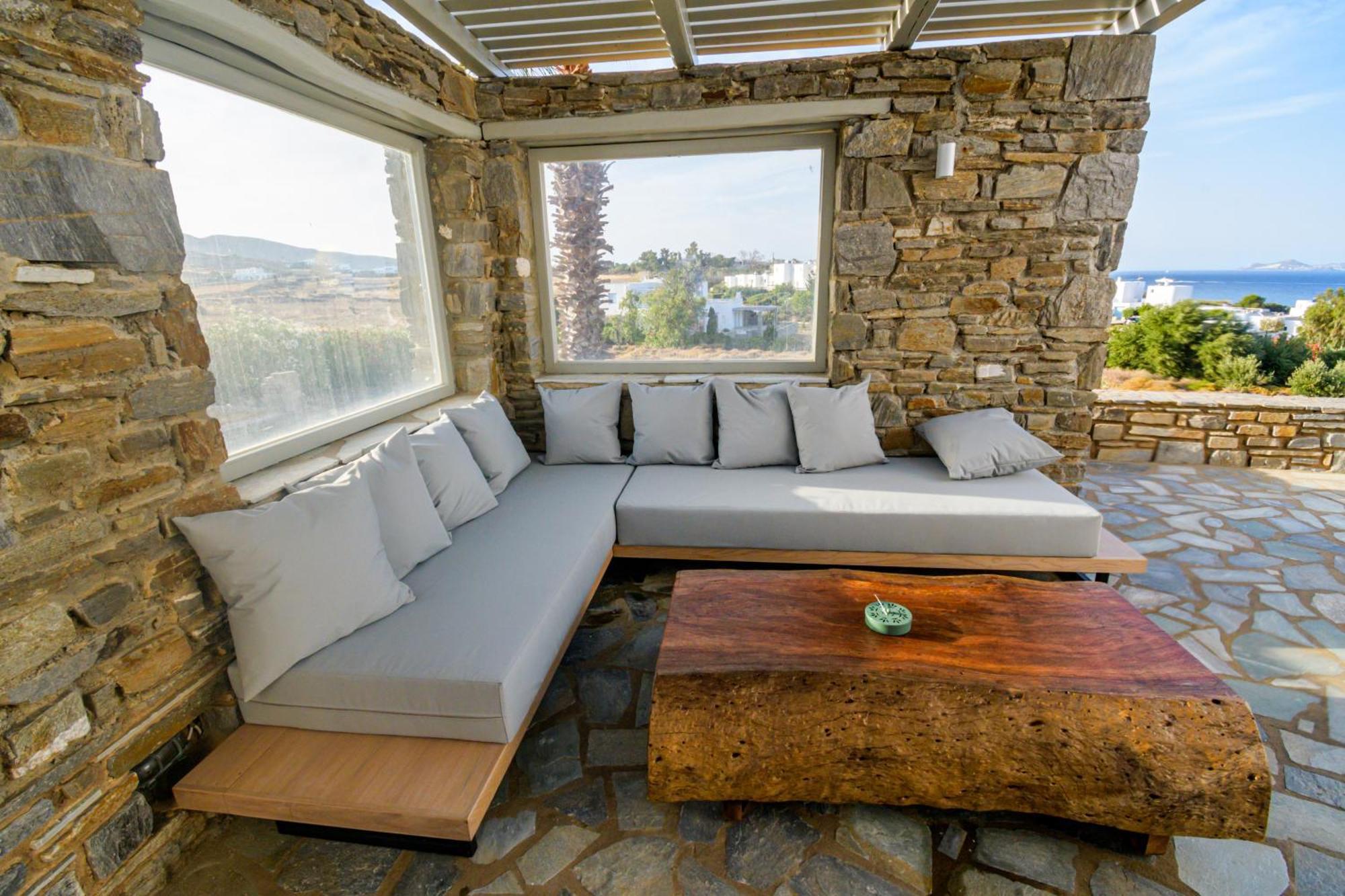 Ohana Paros *