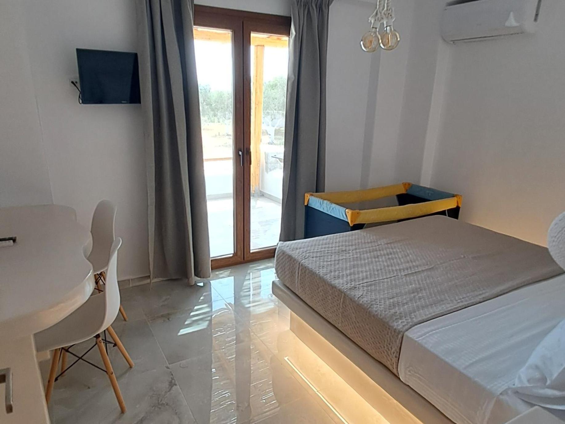 Naxos Beachwalk Plaka