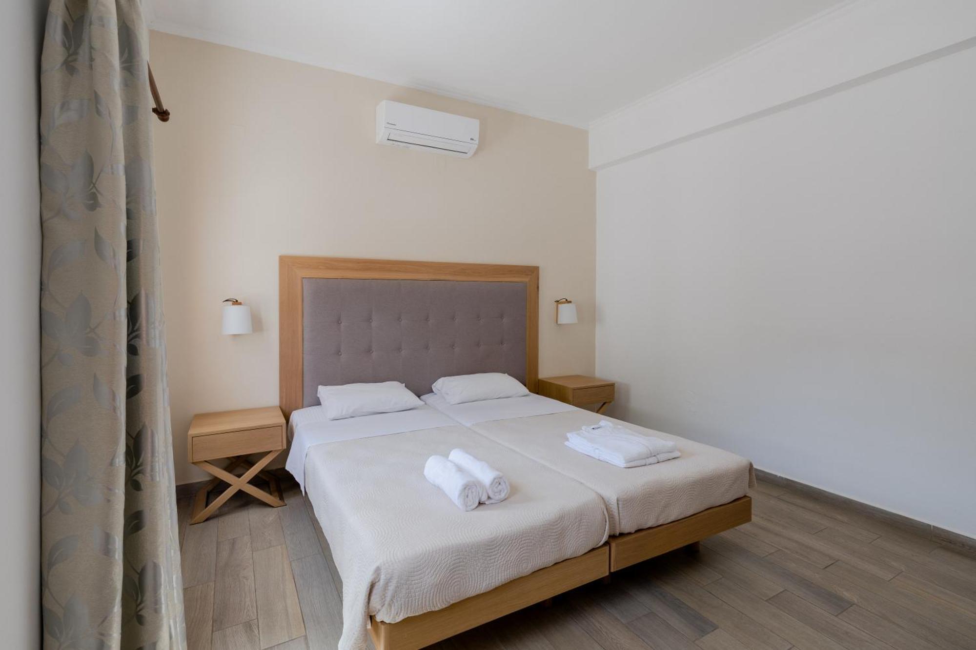 Opera House Aparthotel 4*