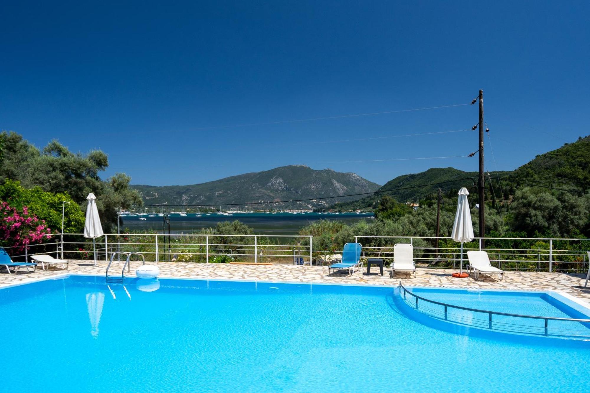 Vliho Bay & Apartment
