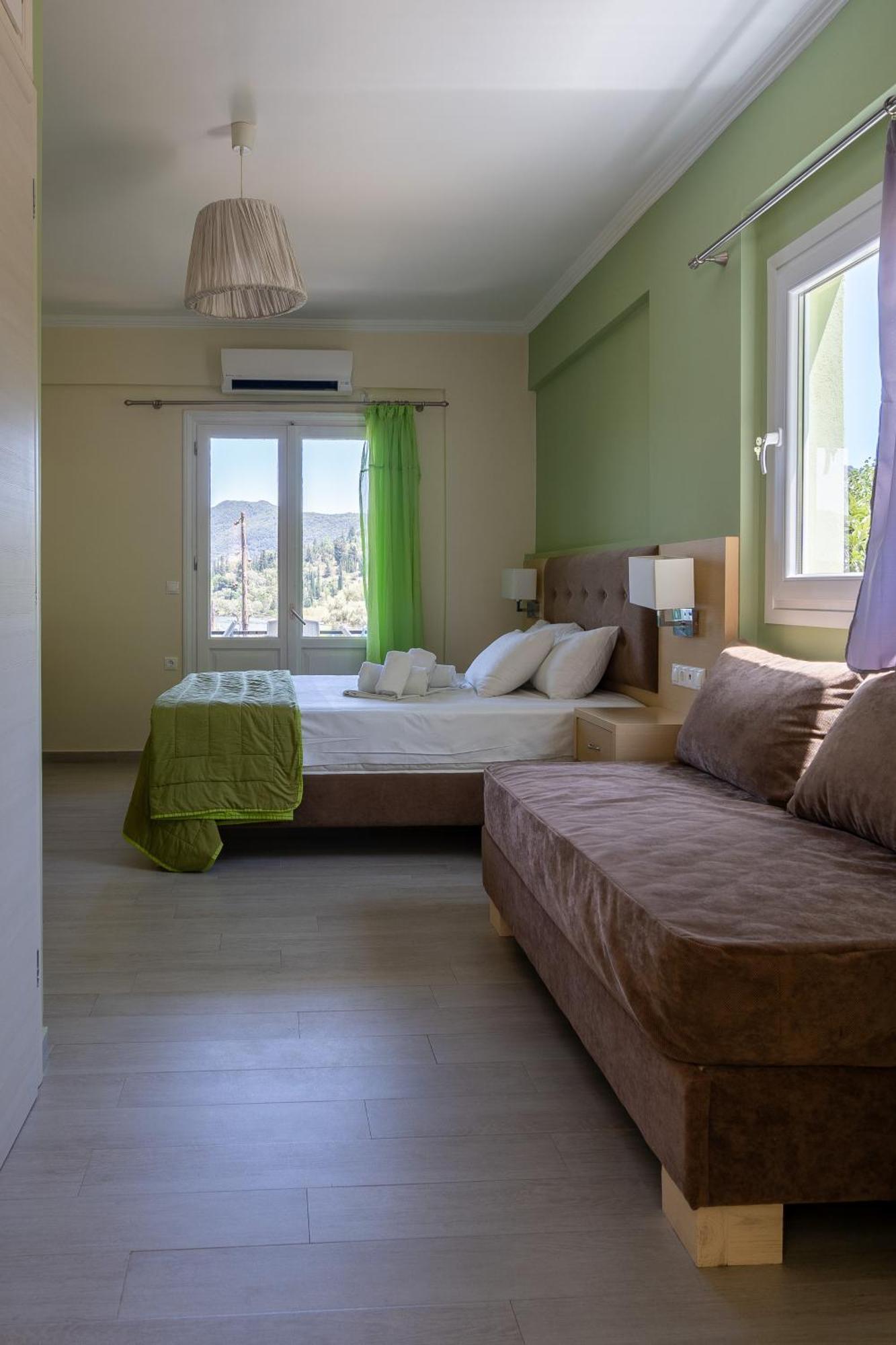 Vliho Bay & Apartment