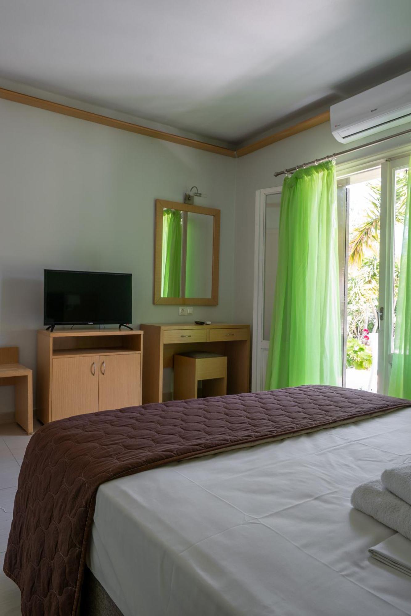 Vliho Bay & Apartment *