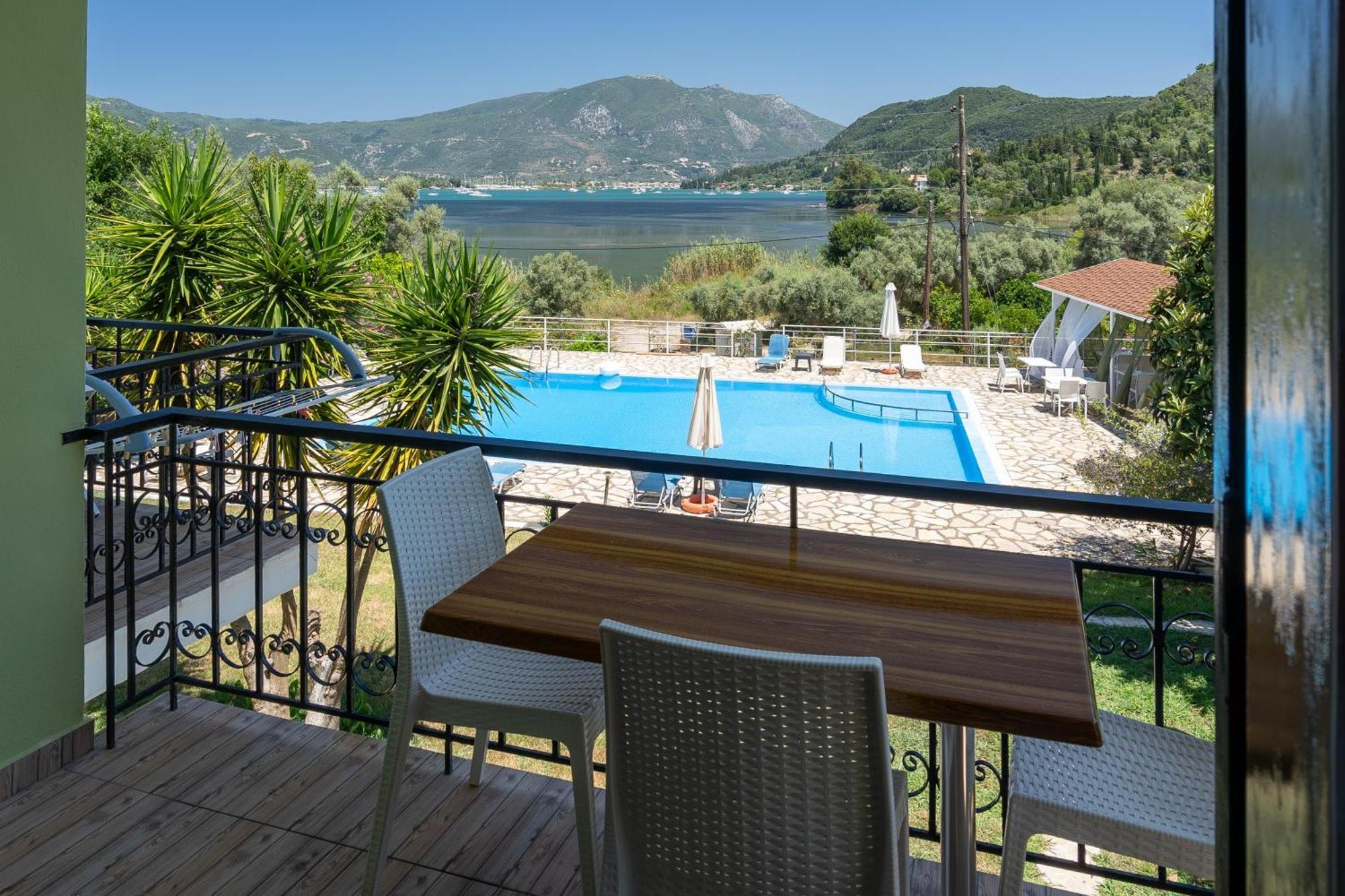 Vliho Bay & Apartment *