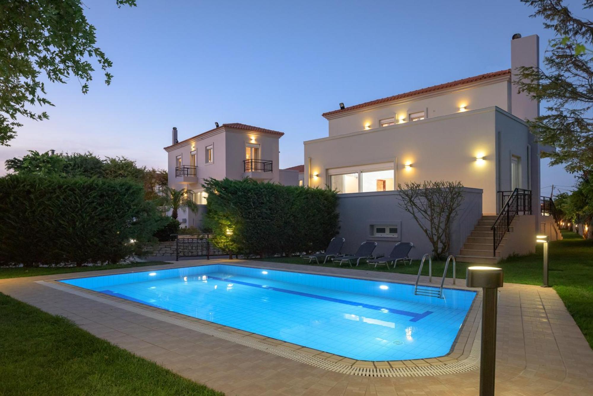 Christina Villas, Steps To Sandy Beach, By Thinkvilla Villa *