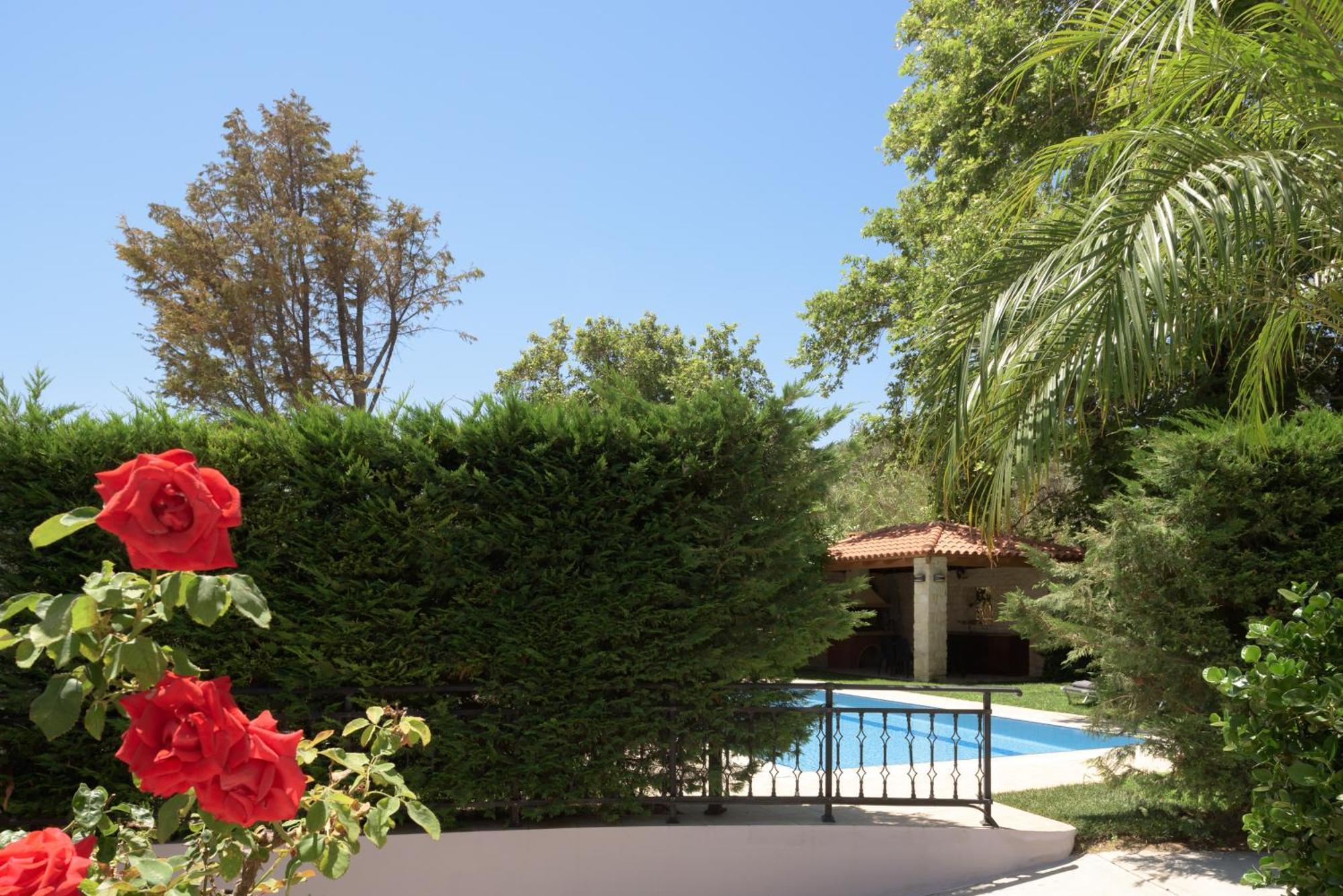 Christina Villas, Steps To Sandy Beach, By Thinkvilla Villa *