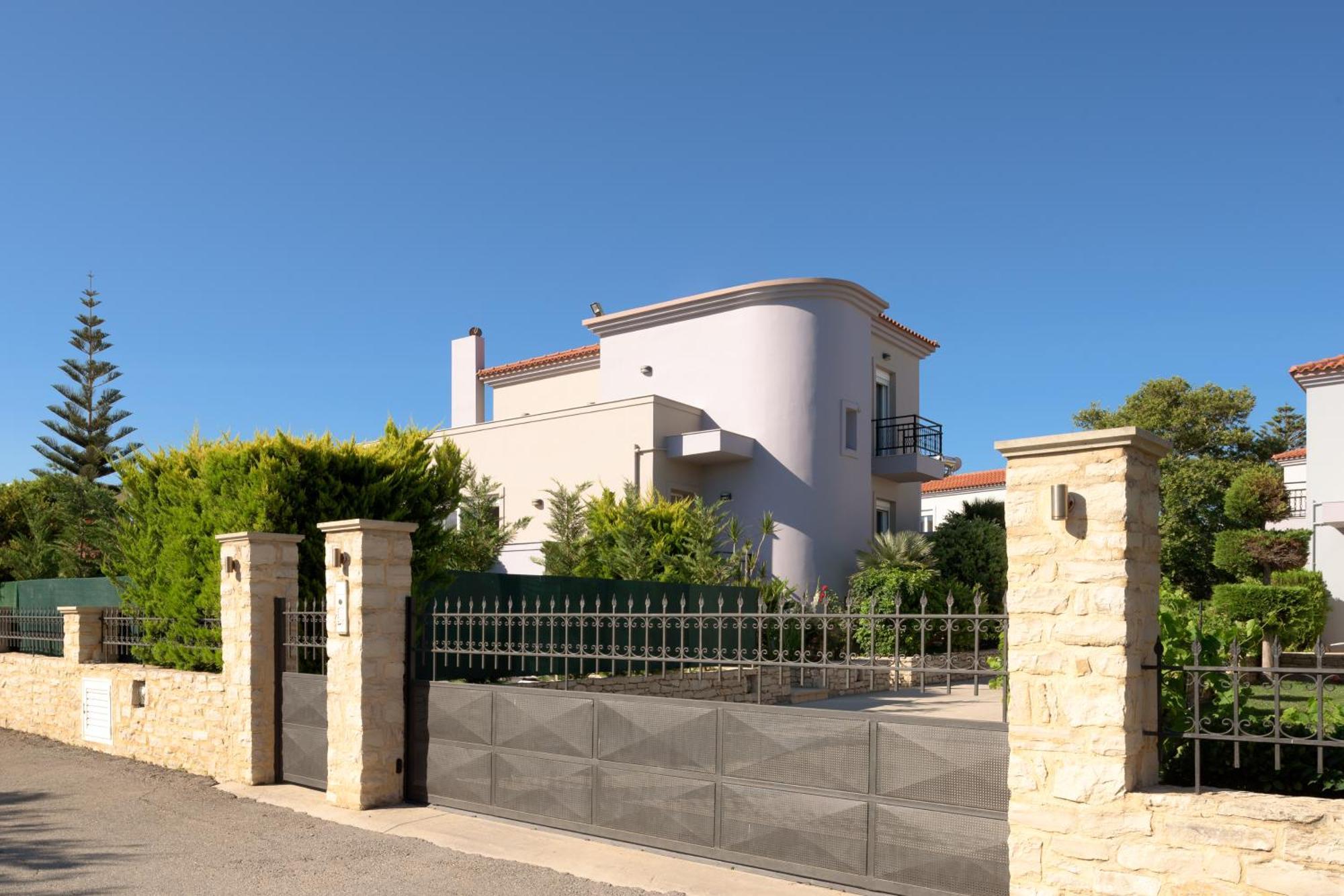 Christina Villas, Steps To Sandy Beach, By Thinkvilla * Sfakaki