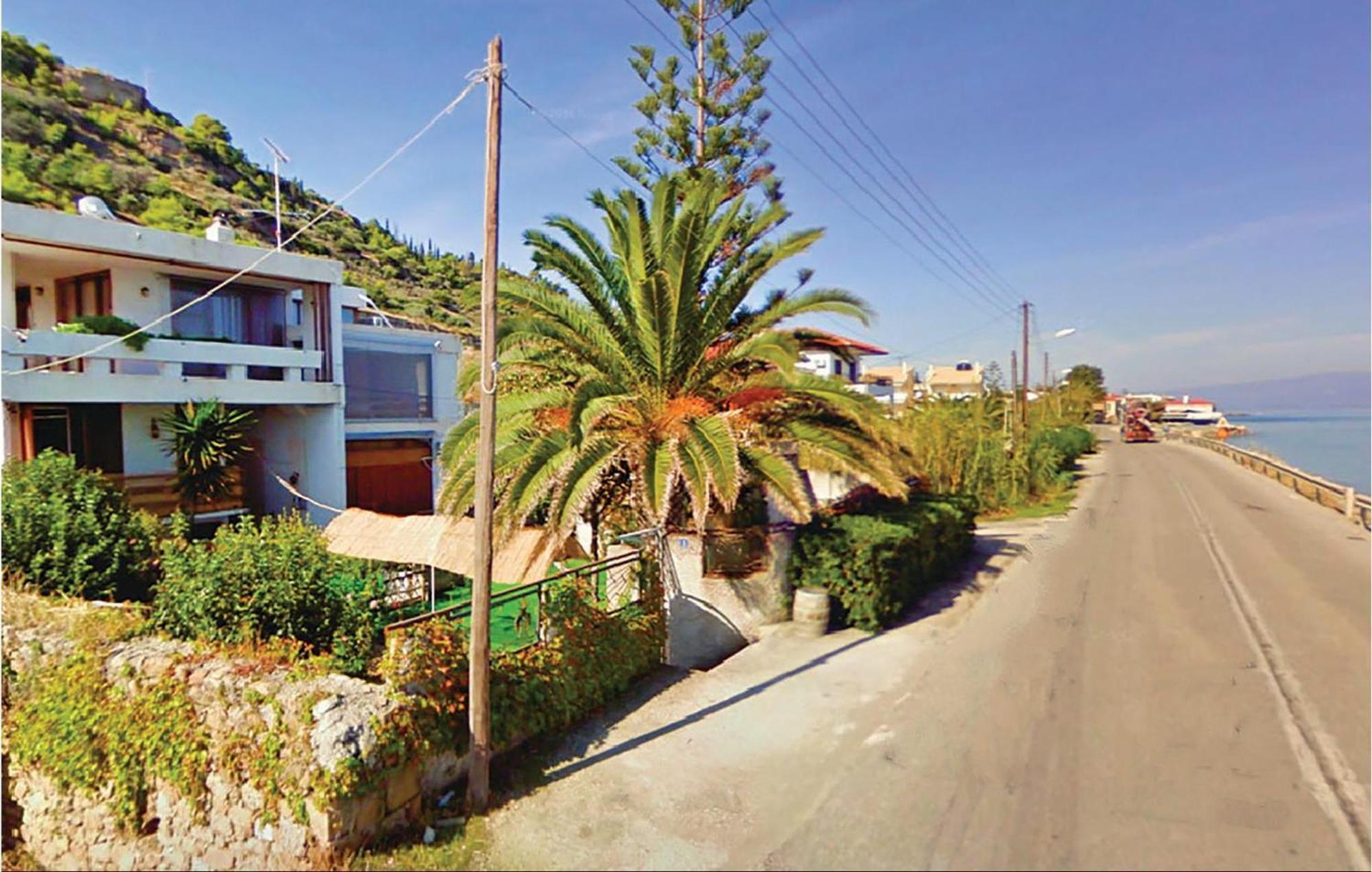 Gorgeous In With Kitchen Holiday home Derveni