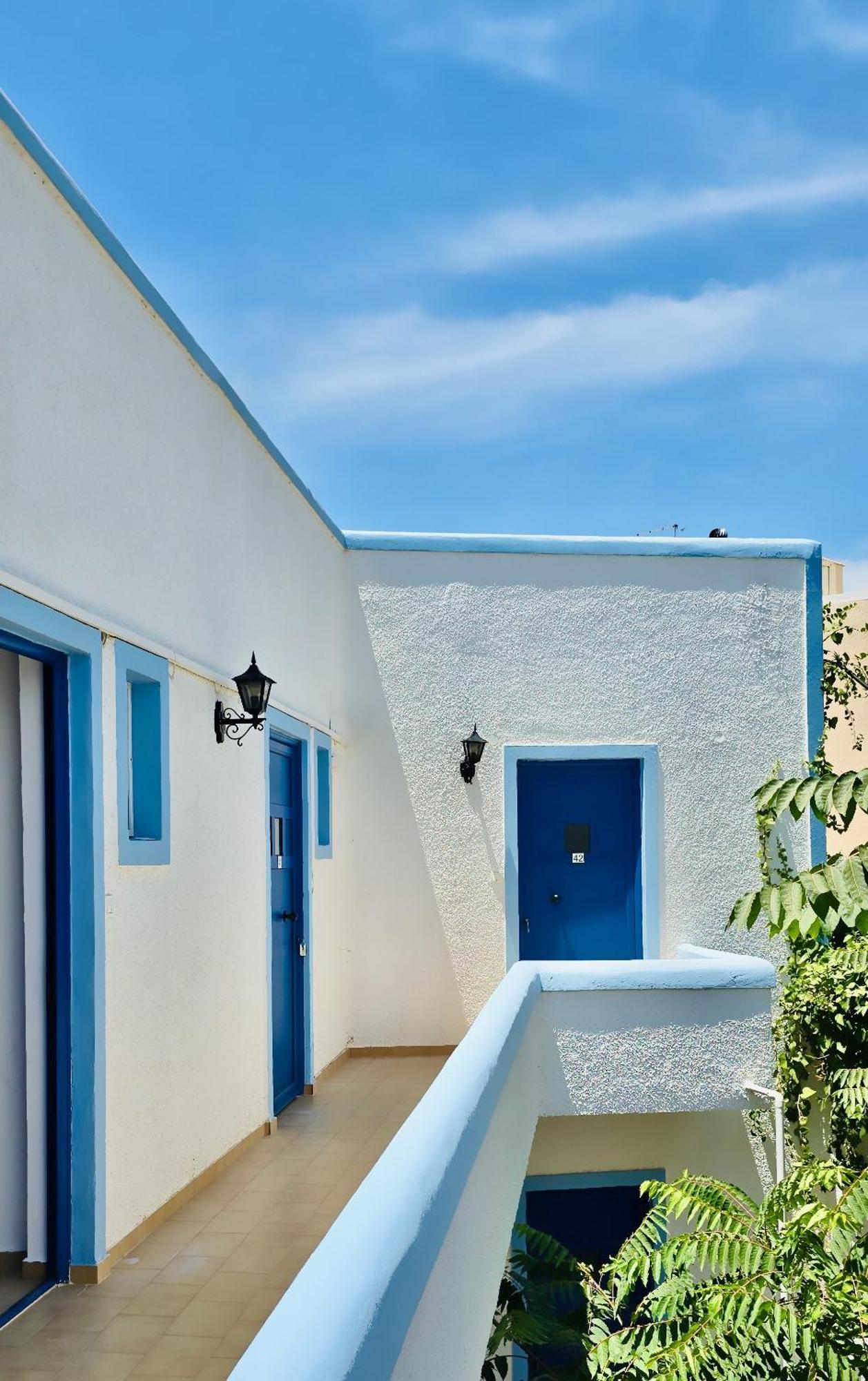 Sandy Beach Hotel 2*