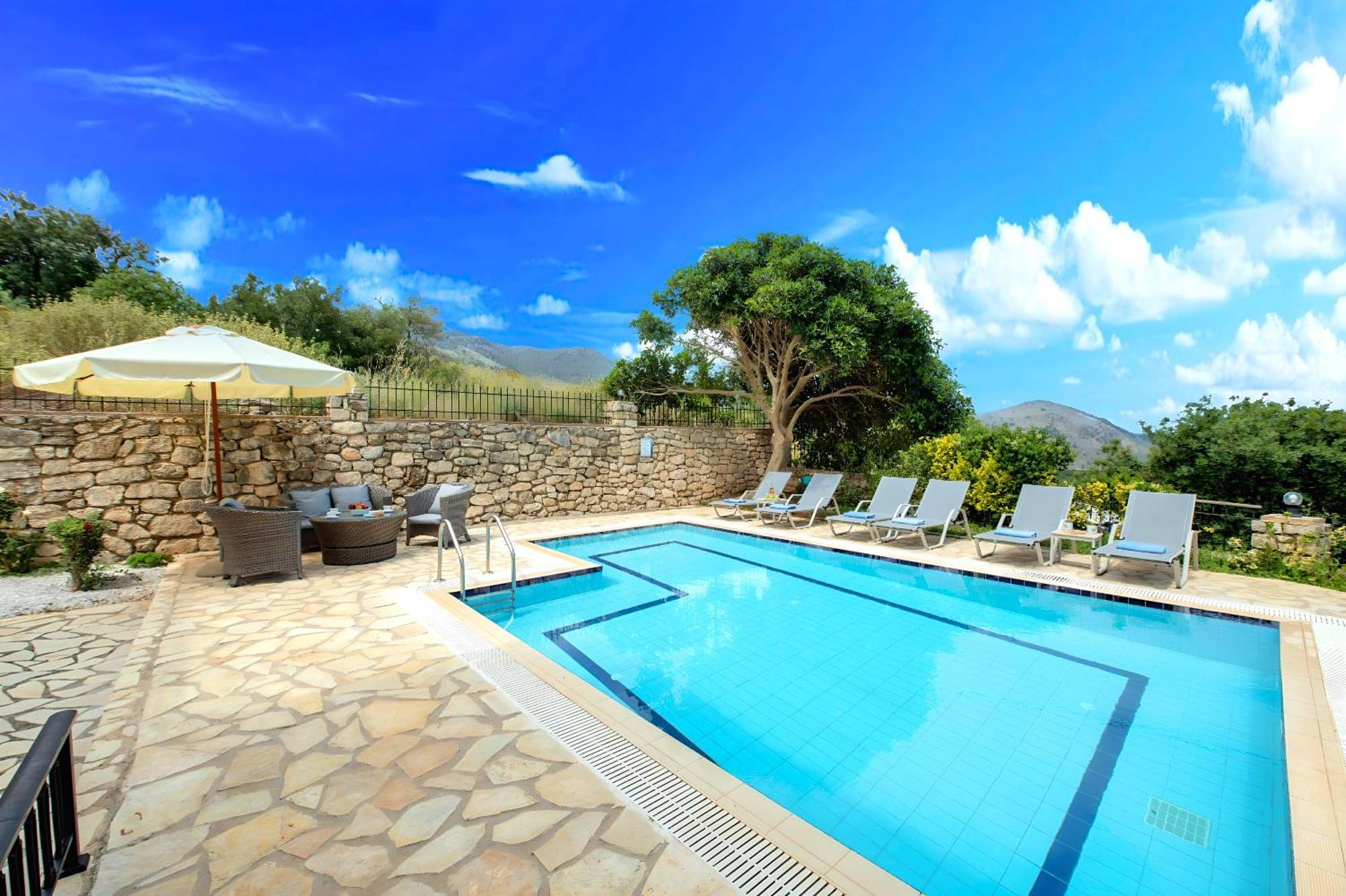Mare Blue Heated Pool * Kournas