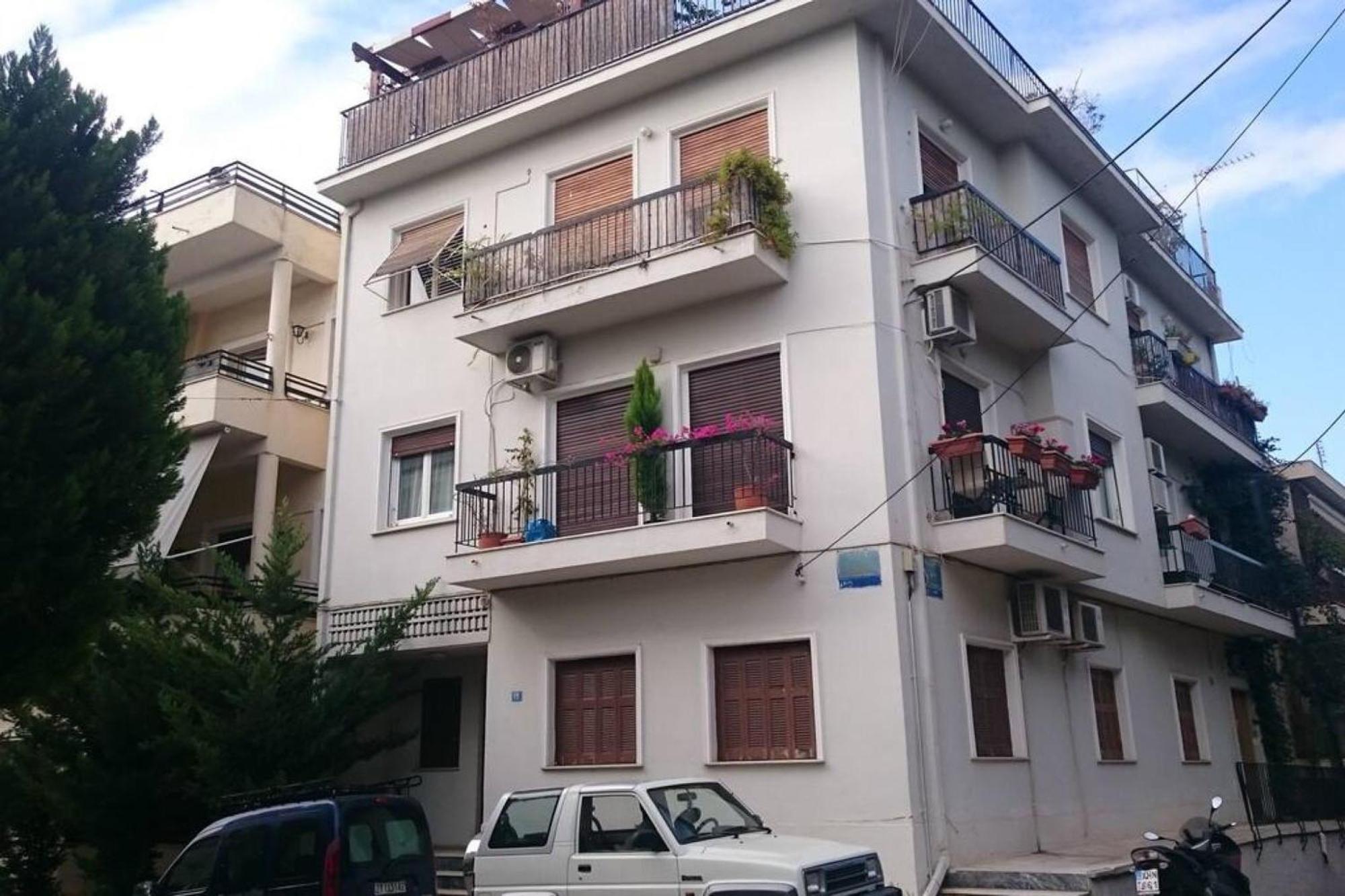 Cozy In Acropolis With Roof Garden Apartment