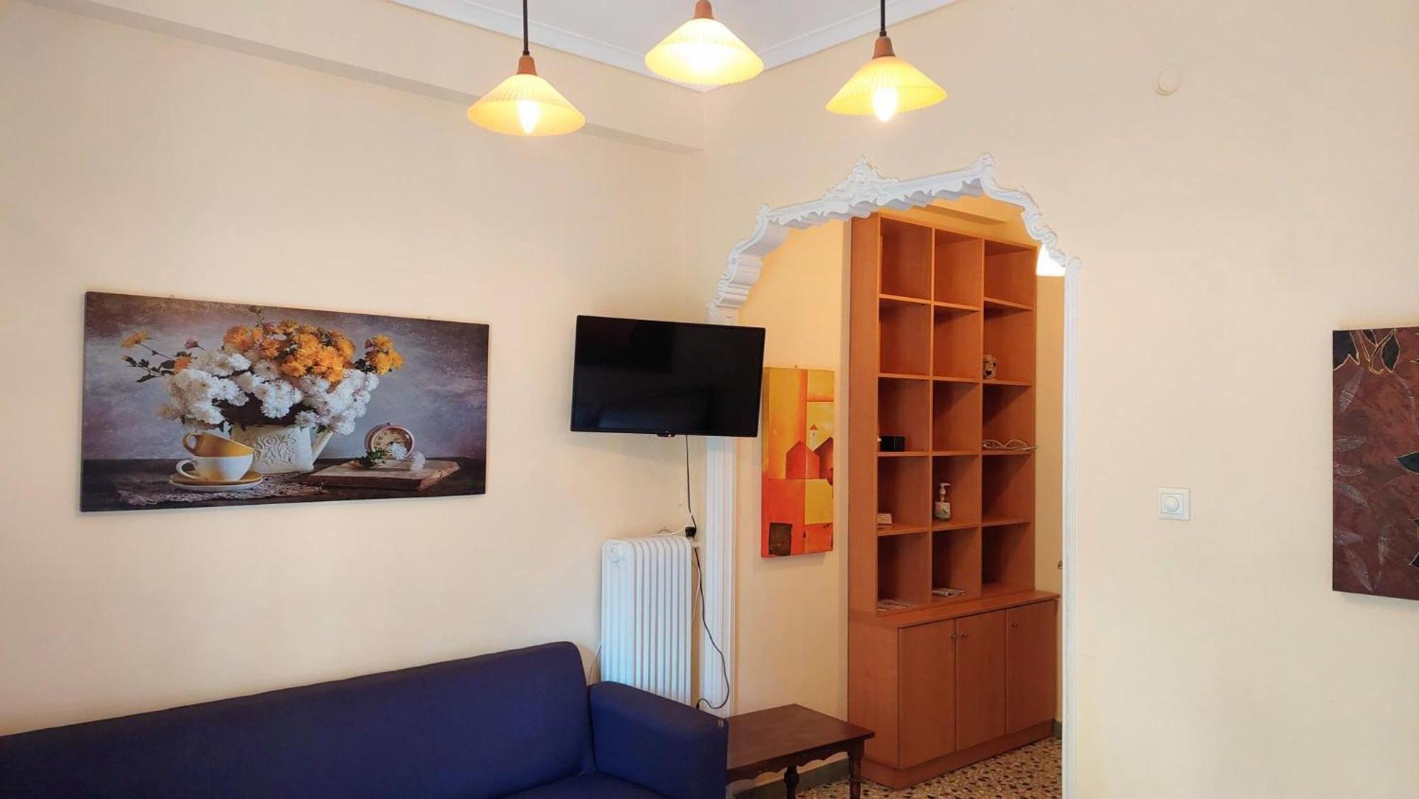 Cozy In Acropolis With Roof Garden Apartment *