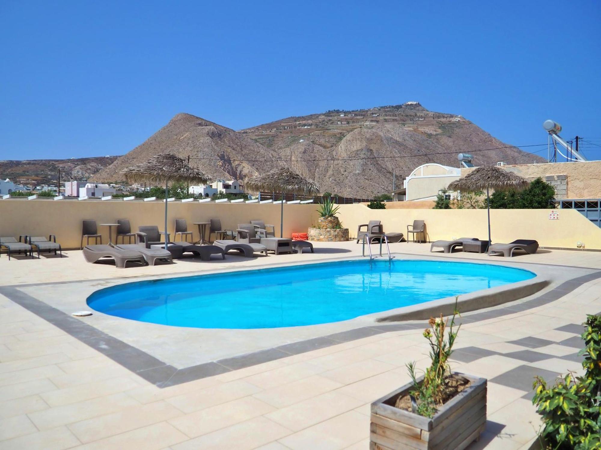 Leon Lux 3* Perivolos (Santorini)