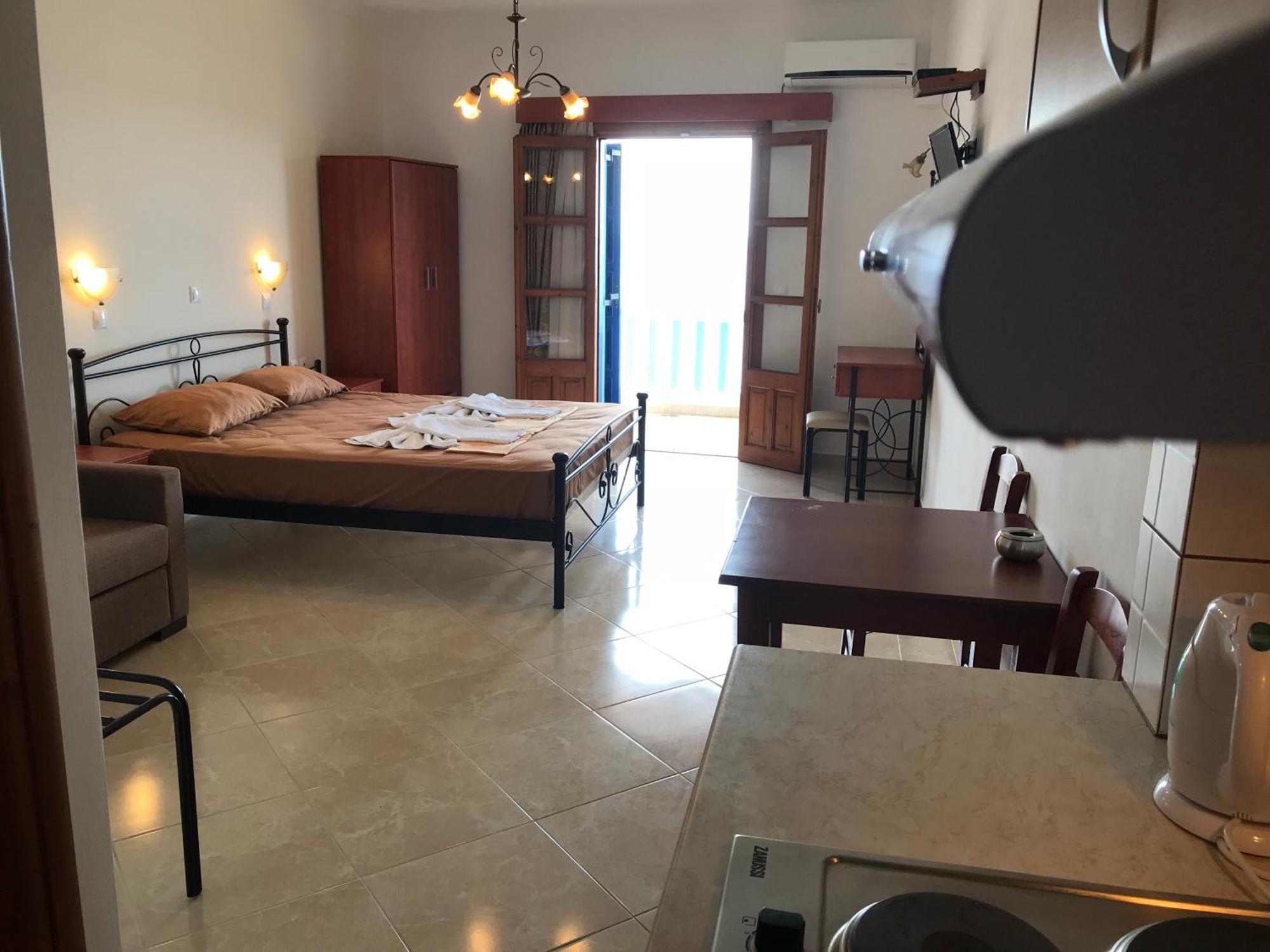Hotel To Votsalo-beach Side & Taverna Karpathos Town (Pigadia)