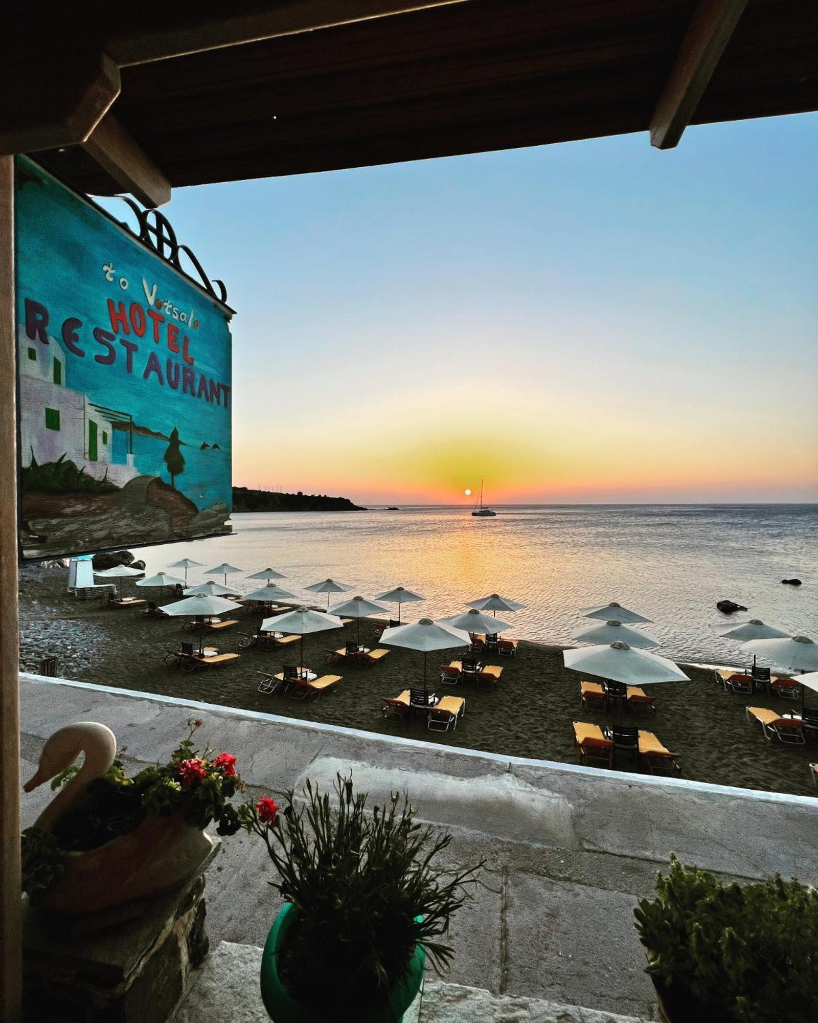 To Votsalo-beach Side & Taverna Hotel