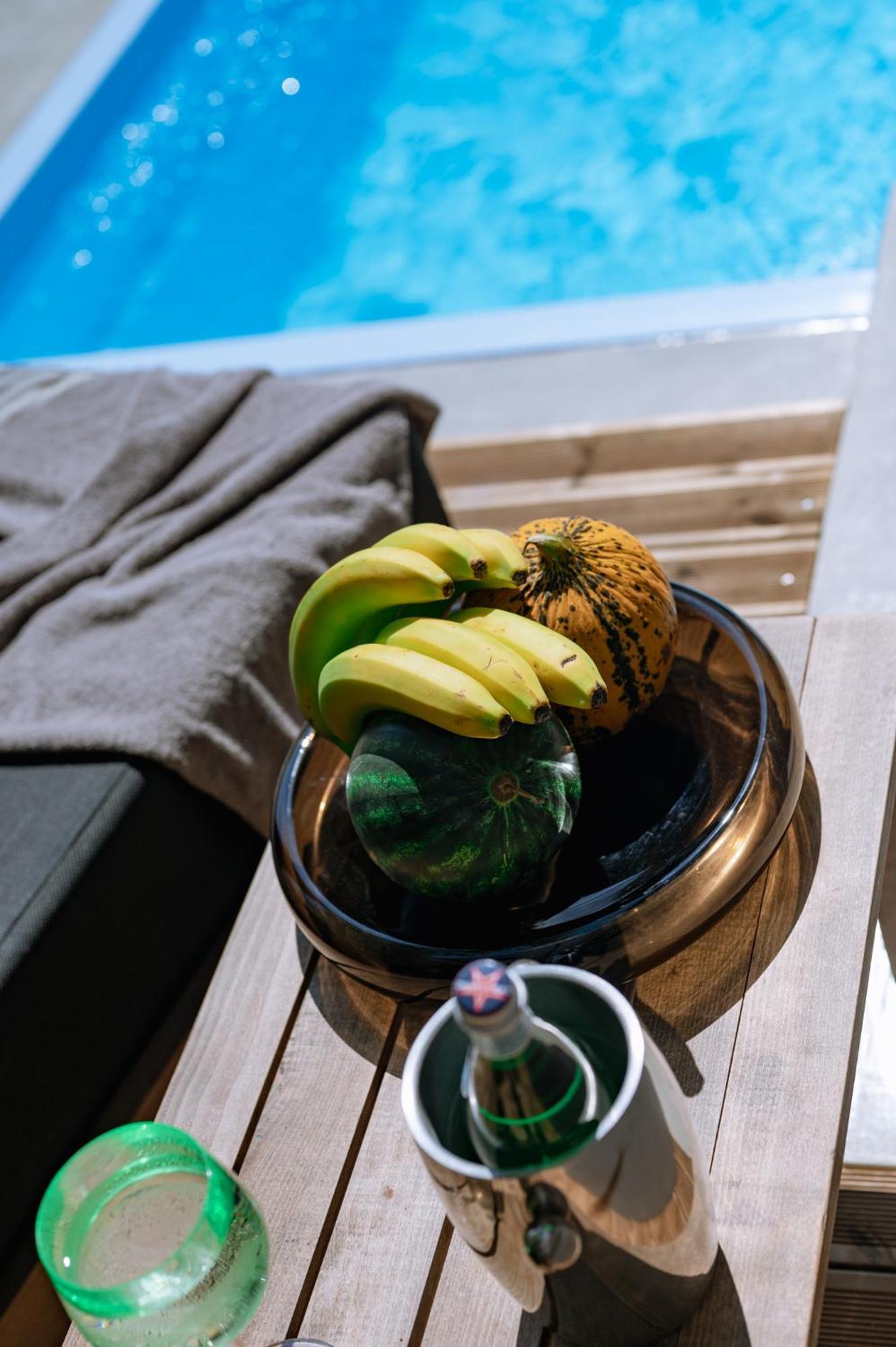 Elia Pool * Kavala