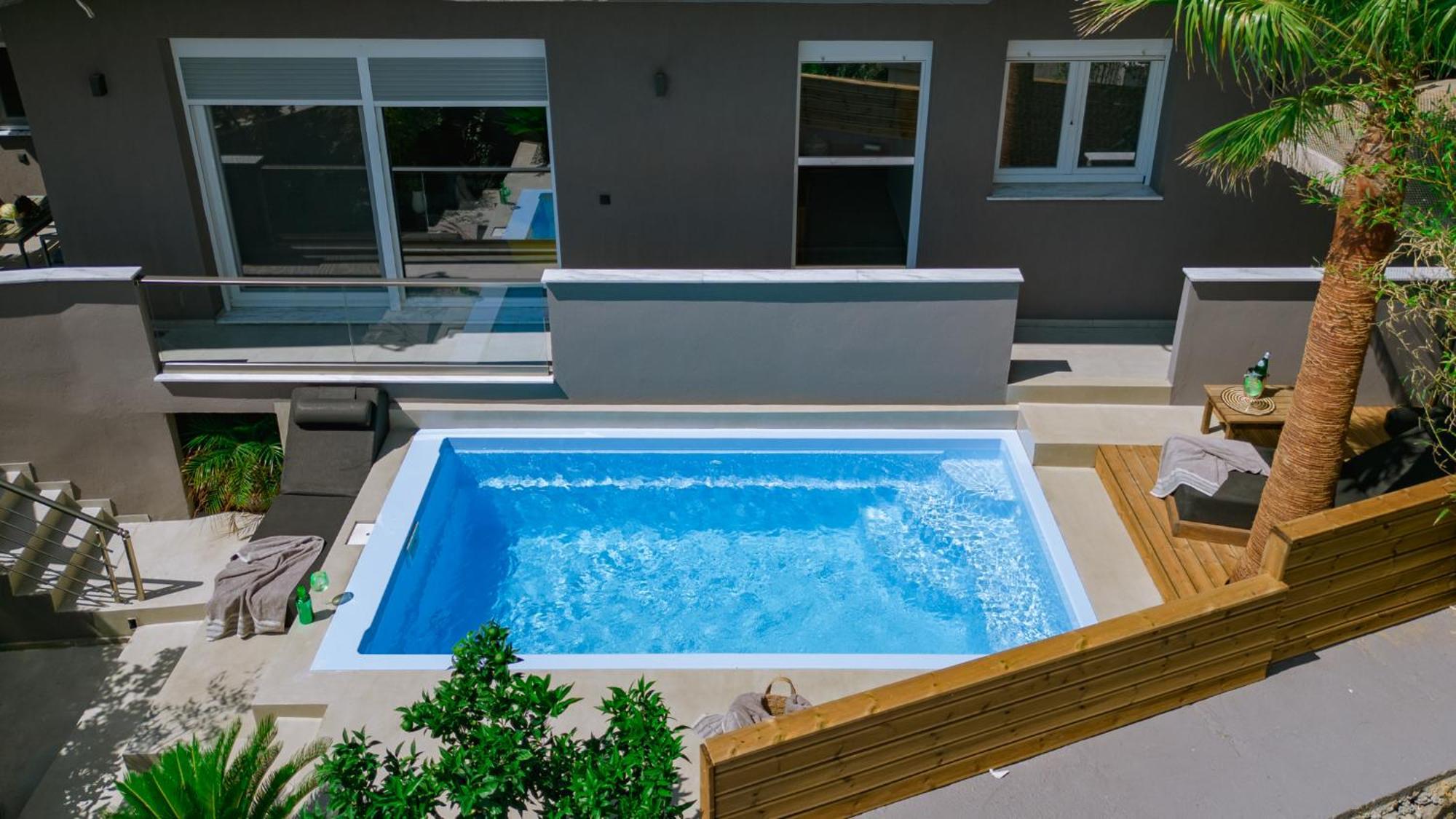 Elia Pool