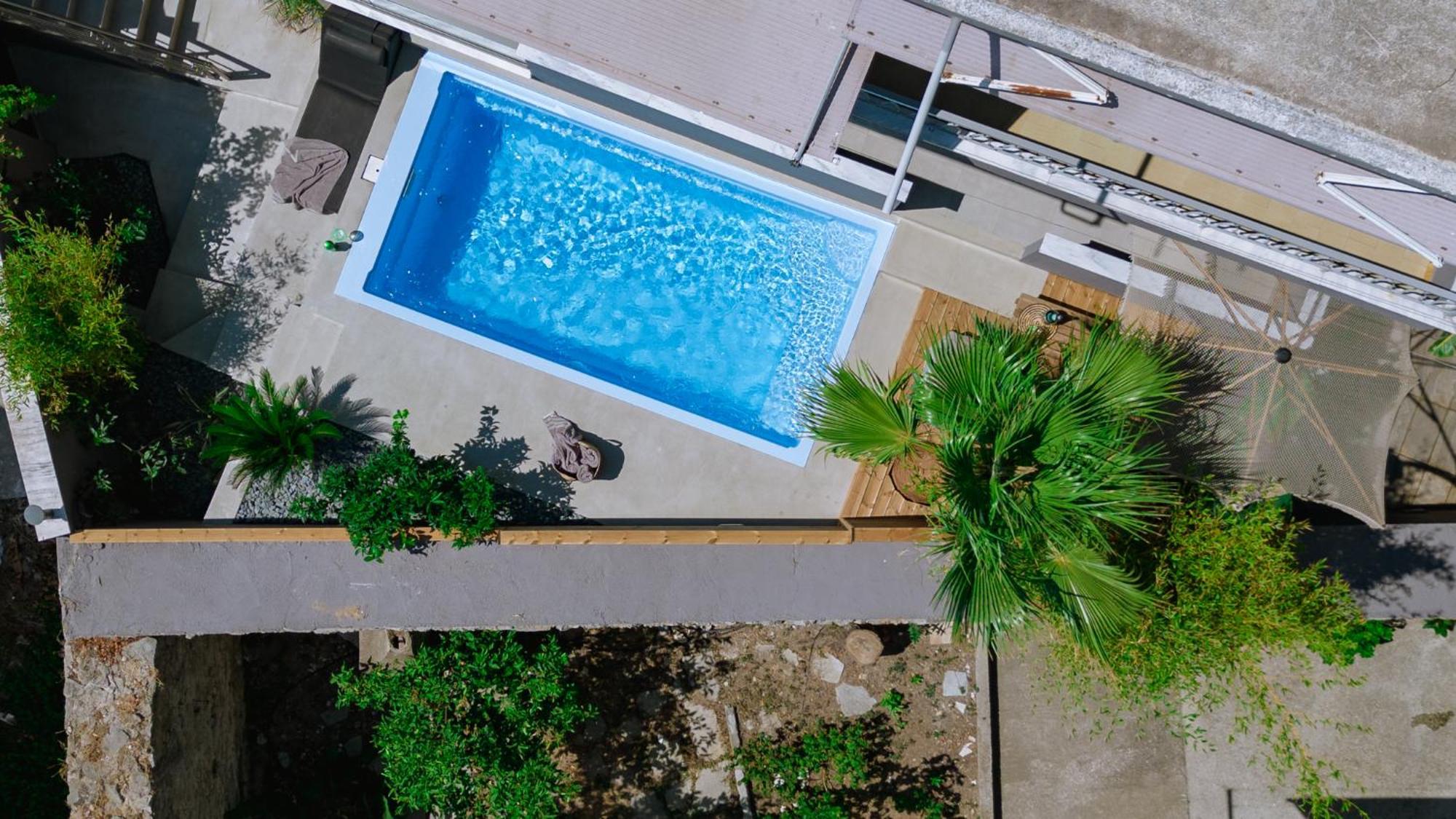 Elia Pool * Kavala