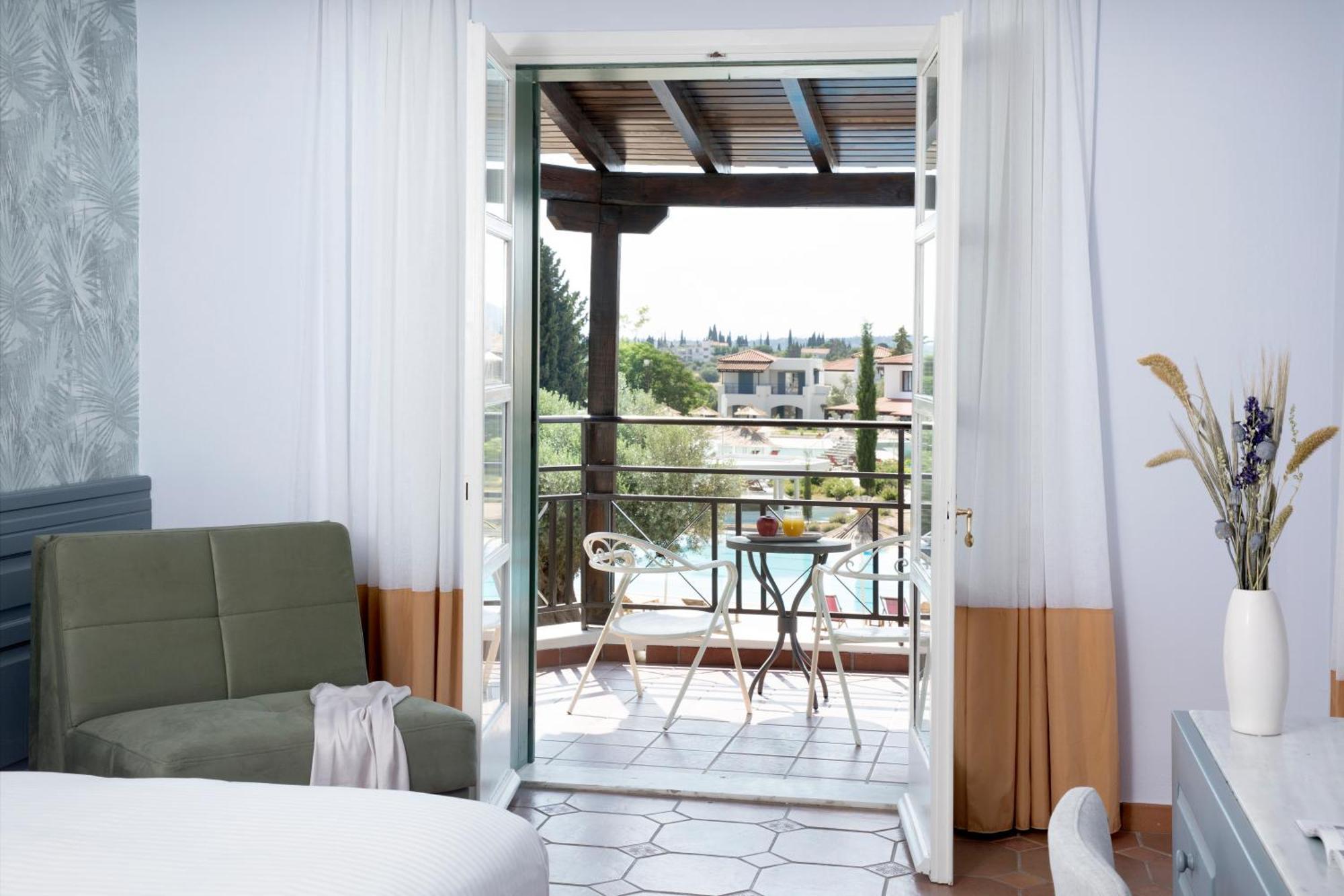 Hotel & 4*