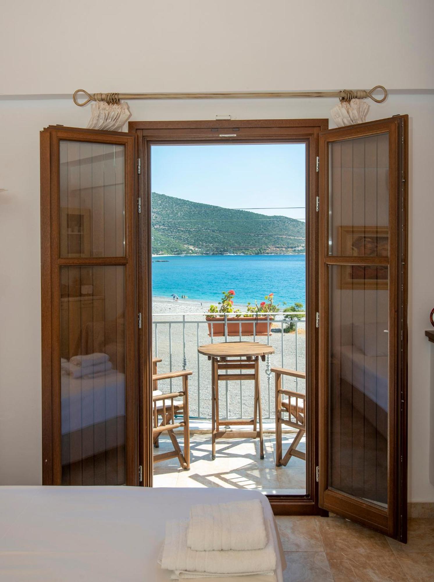 Iliolousta Aparthotel *