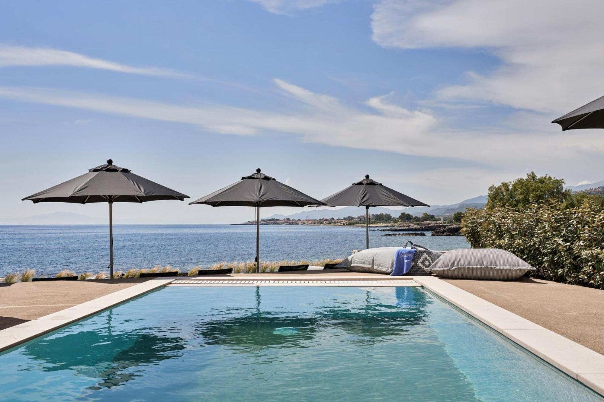 Beachfront Alassa With Private Pools Kotronion (West Mani)